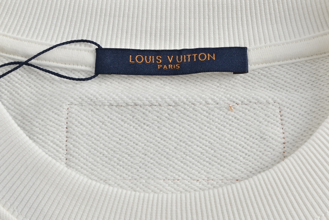 Louis Vuitton/路易威登 23Fw 皮标logo圆领卫衣-莆田鞋,莆田鞋货源,高仿鞋,高仿鞋货源,安福档口,莆田高仿鞋,莆田鞋批发,高仿鞋批发,莆田高仿运动鞋,高仿运动鞋,莆田运动鞋 Louis Vuitton/路易威登 23Fw 皮标logo圆领卫衣