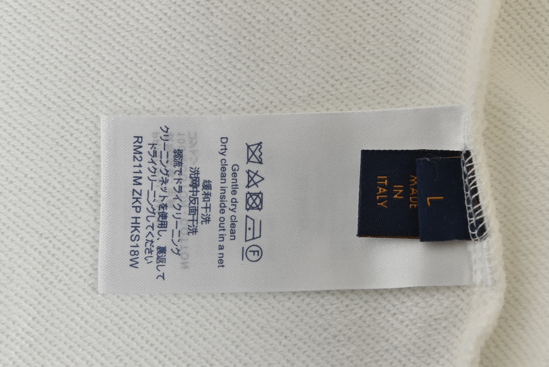 Louis Vuitton/路易威登 23Fw 皮标logo圆领卫衣-莆田鞋,莆田鞋货源,高仿鞋,高仿鞋货源,安福档口,莆田高仿鞋,莆田鞋批发,高仿鞋批发,莆田高仿运动鞋,高仿运动鞋,莆田运动鞋 Louis Vuitton/路易威登 23Fw 皮标logo圆领卫衣
