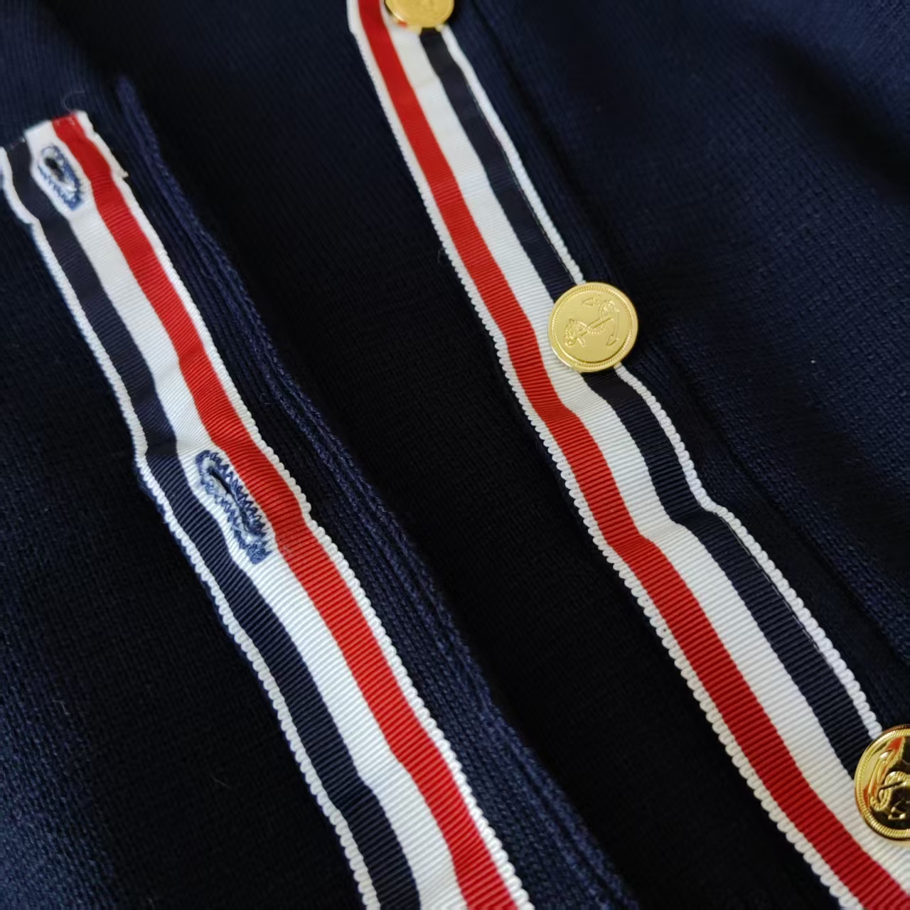 THOM BROWNE/汤姆布朗 蛇年限定女款金属蛇四扣金属铜扣毛衣开衫