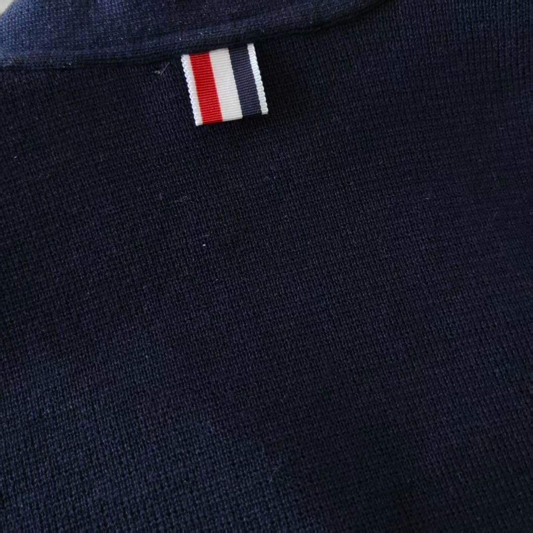 THOM BROWNE/汤姆布朗 蛇年限定女款金属蛇四扣金属铜扣毛衣开衫