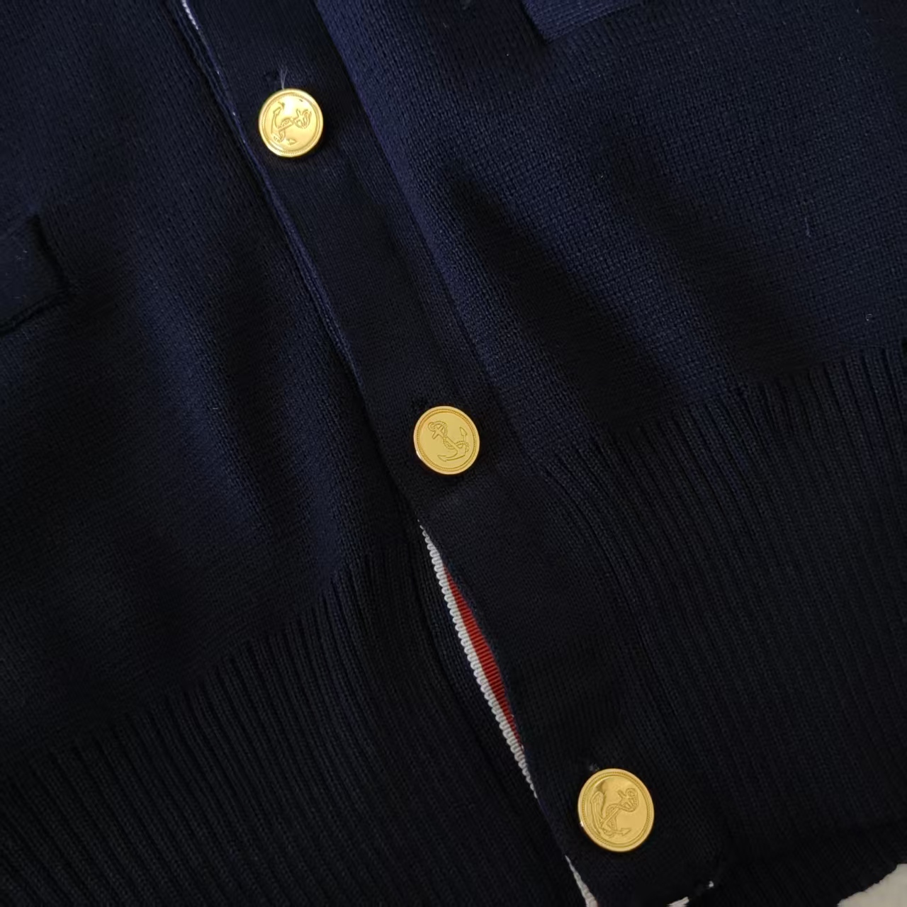THOM BROWNE/汤姆布朗 蛇年限定金属蛇五扣金属铜扣毛衣情侣款开衫 藏青色