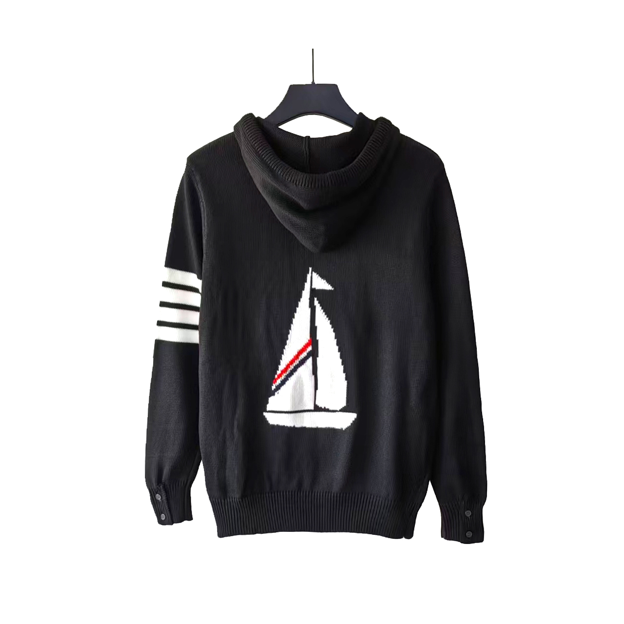 本地自取 P260 实拍细节图+尺码表
THOM BROWNE 汤姆布朗 .TB四条杠后背帆船图案拉链毛衣
(TB帆船图案拉链开衫四条杠羊毛混纺毛衣)
料子采用羊毛混纺
拉链采用TB字母拉链头对版
柔软舒适 生产采用日本进口自动针织机织造 针路紧密 袖子四条杠针织而成 扣子采用天然贝壳口 版型可修身可宽松 舒适透气 男女同款
三标齐 包装吊牌齐全 可加全套礼盒包装
颜色:藏青色/灰色/白色/卡其/黑色 TB18@
尺码:1/2/3/4