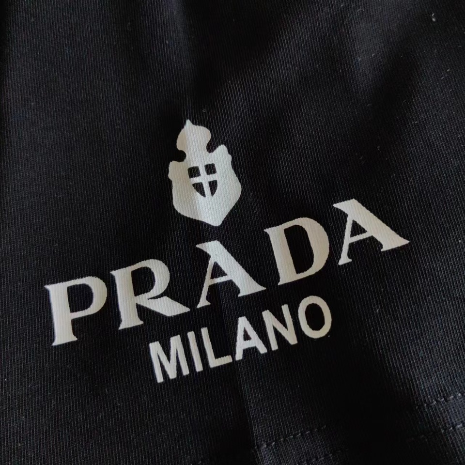 PRADA 普拉达 24SS三角标手袖印花短袖T桖 白色 黑色