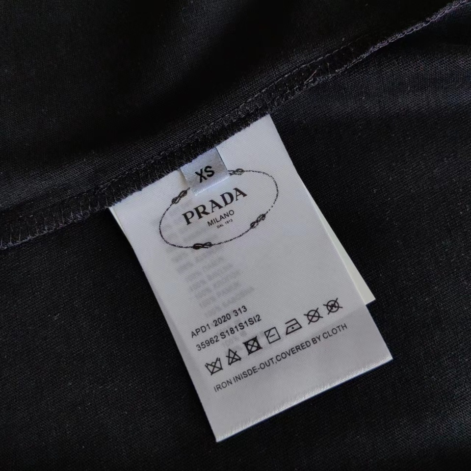 PRADA 普拉达 24SS三角标手袖印花短袖T桖 白色 黑色