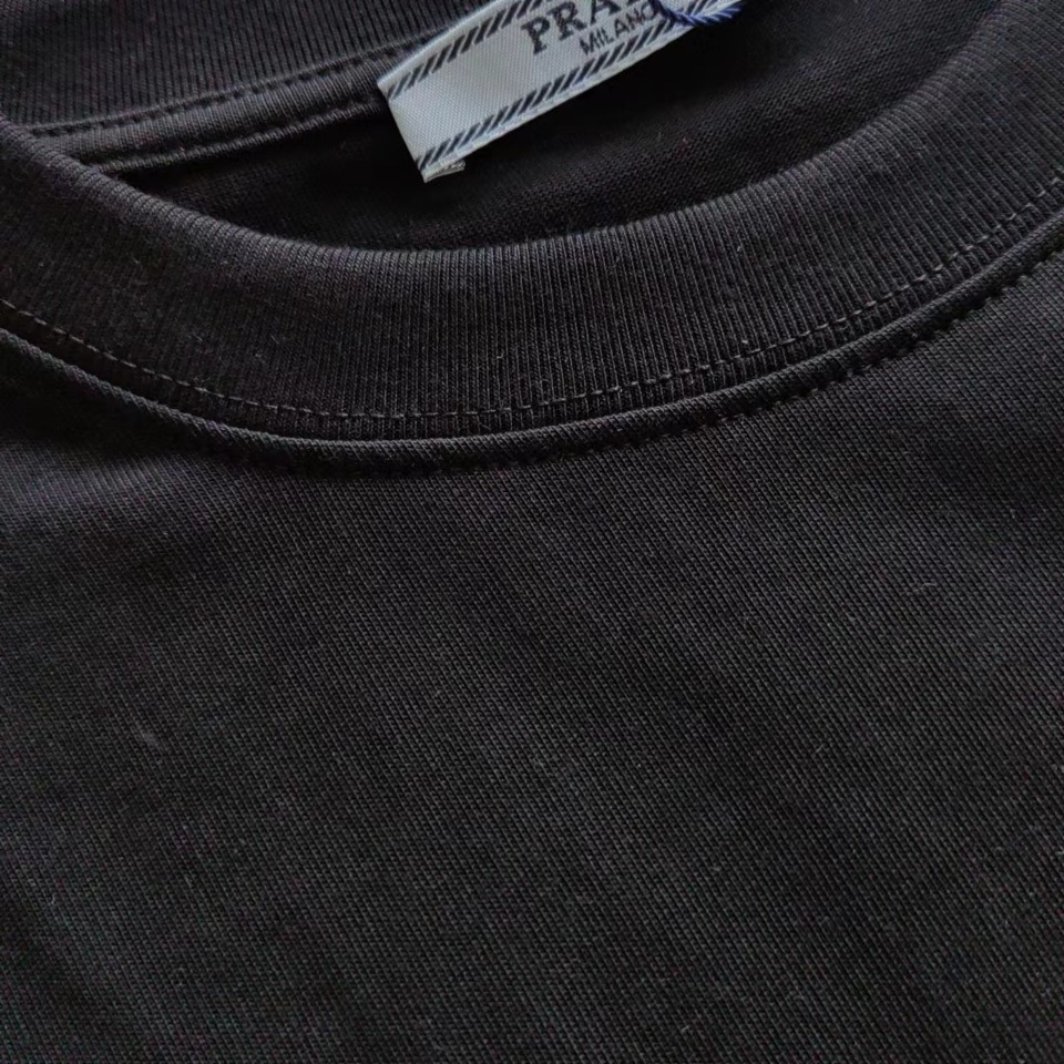 PRADA 普拉达 24SS三角标手袖印花短袖T桖 白色 黑色