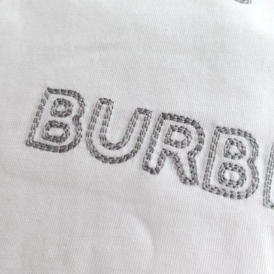 BURBERRY 巴宝莉 万针刺绣战马大Logo经典识标印花 白色