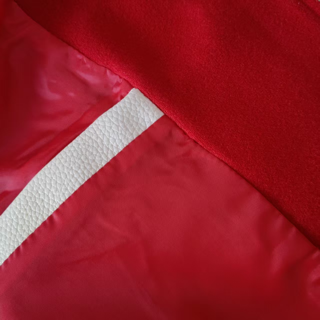 GOODBRAND Love is good经典珍珠标语拼色棒球服男女同款夹克外套黑色 红色