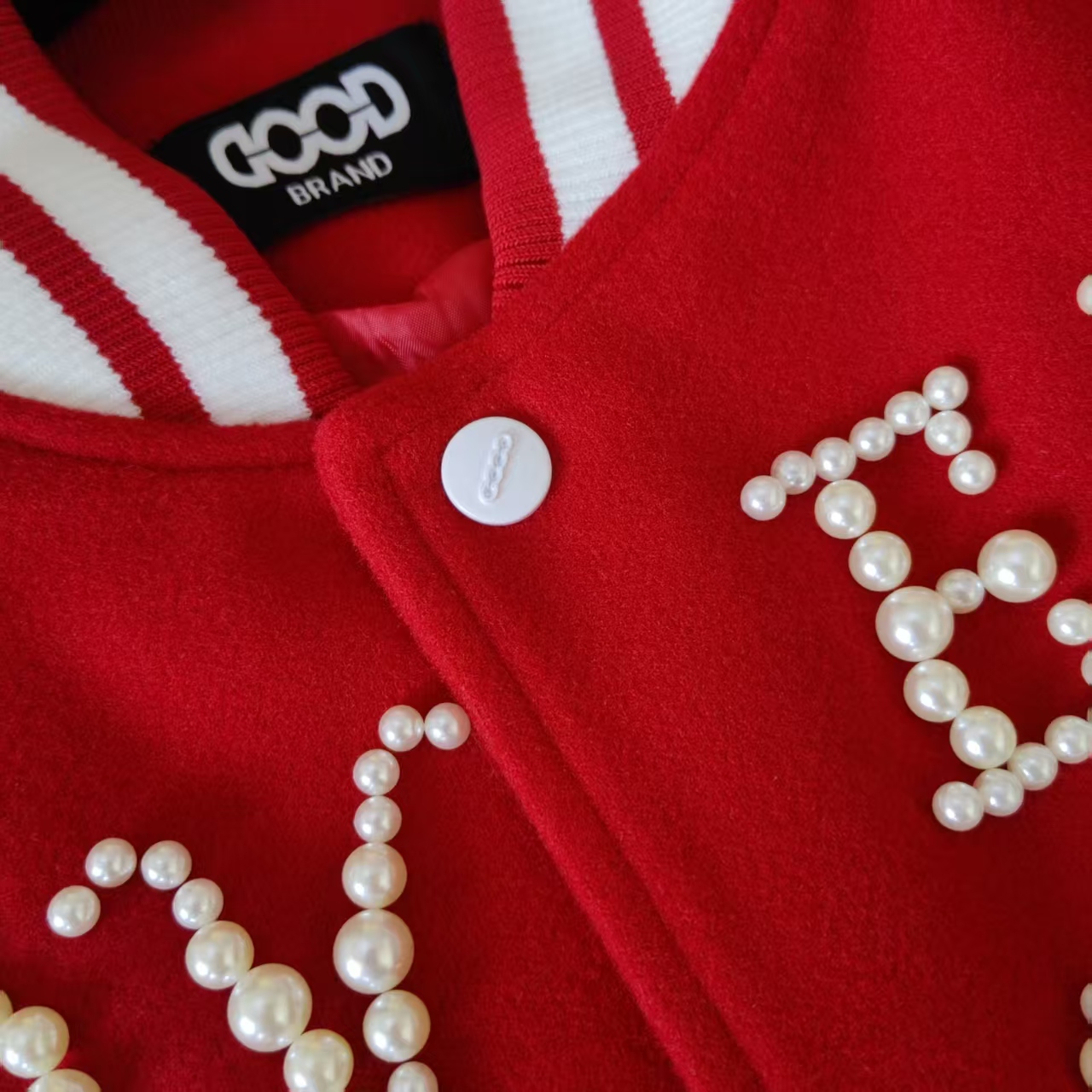 GOODBRAND Love is good经典珍珠标语拼色棒球服男女同款夹克外套黑色 红色
