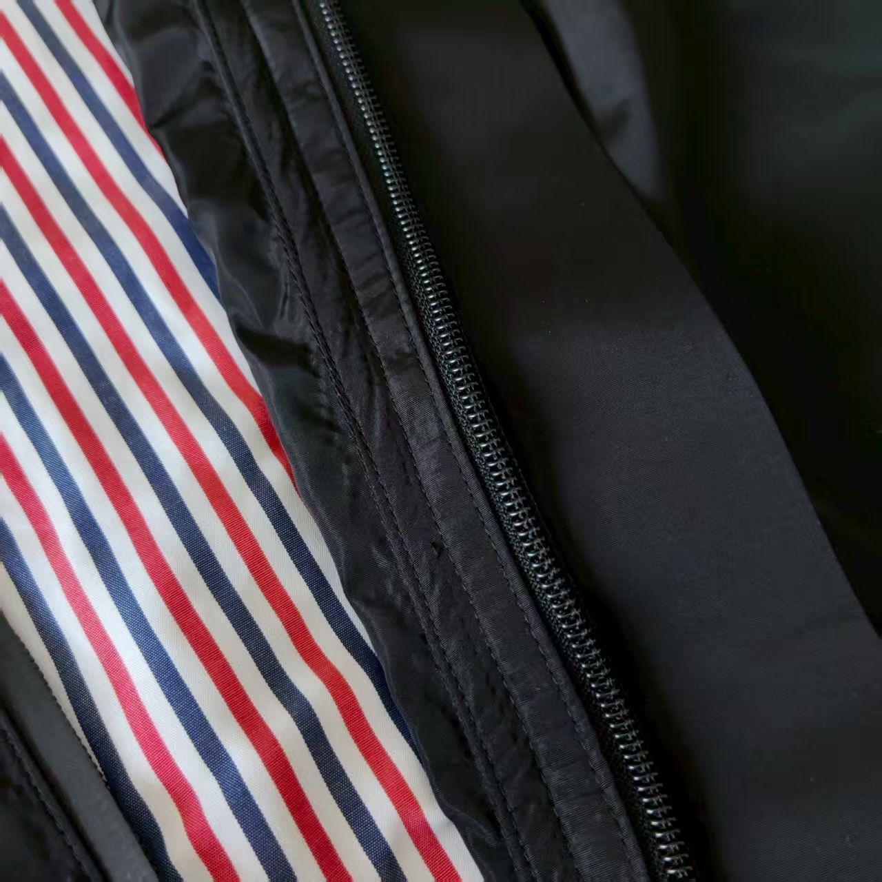 THOM BROWNE/汤姆布朗 双袖标防风防水反光四杠冲锋衣灰色/黑色/藏青