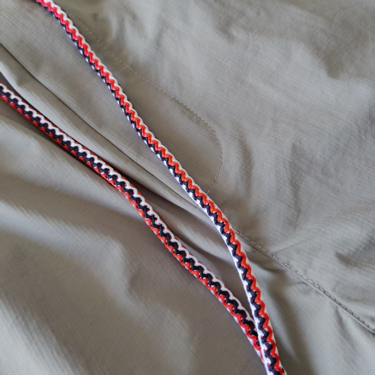 THOM BROWNE/汤姆布朗 TB尼龙面料白色四道杠织带彩色抽绳休闲长裤 灰色/藏青/黑色