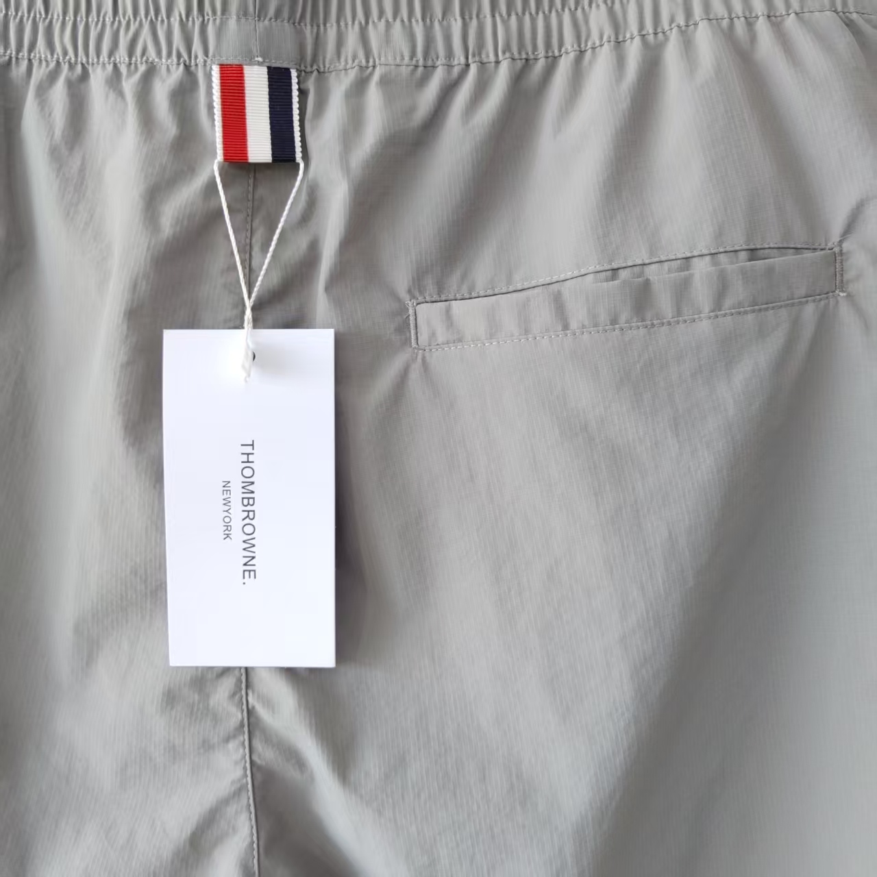 THOM BROWNE/汤姆布朗 TB尼龙面料白色四道杠织带彩色抽绳休闲长裤 灰色/藏青/黑色