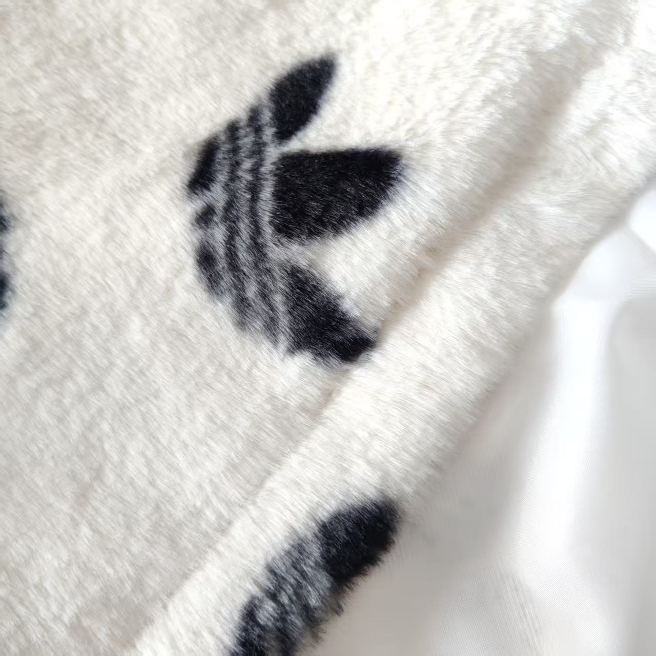 Adidas 阿迪达斯 三叶草logo兔毛绒外套 奶白色