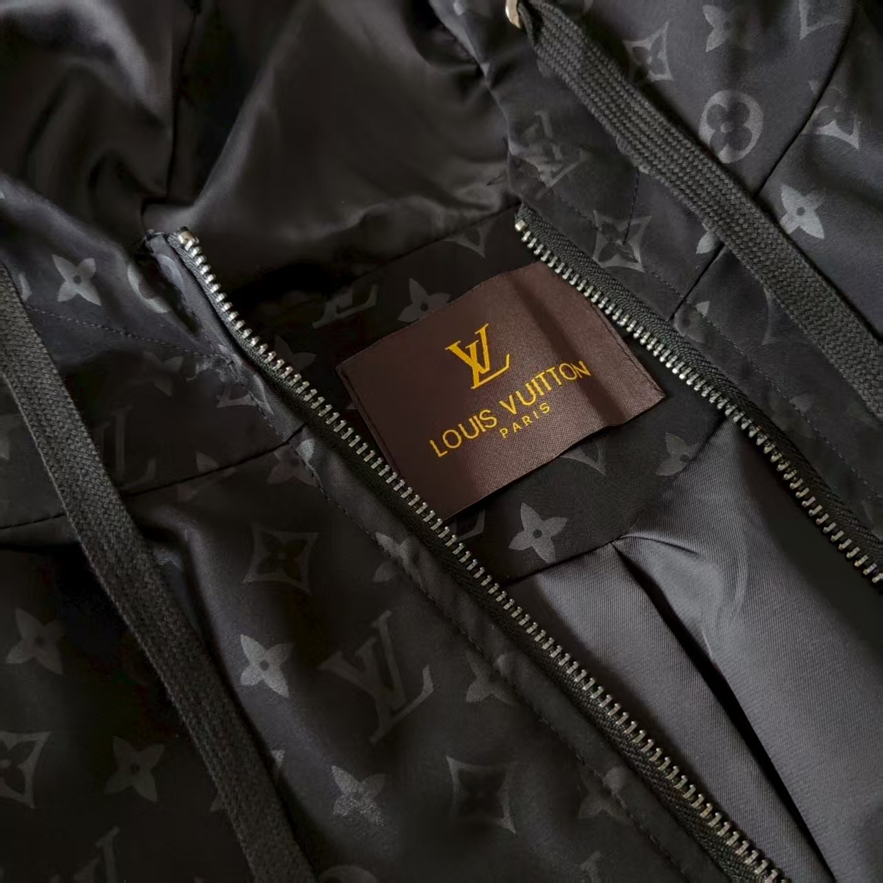 Louis Vuitton/路易威登 字母logo满印提花暗纹外套