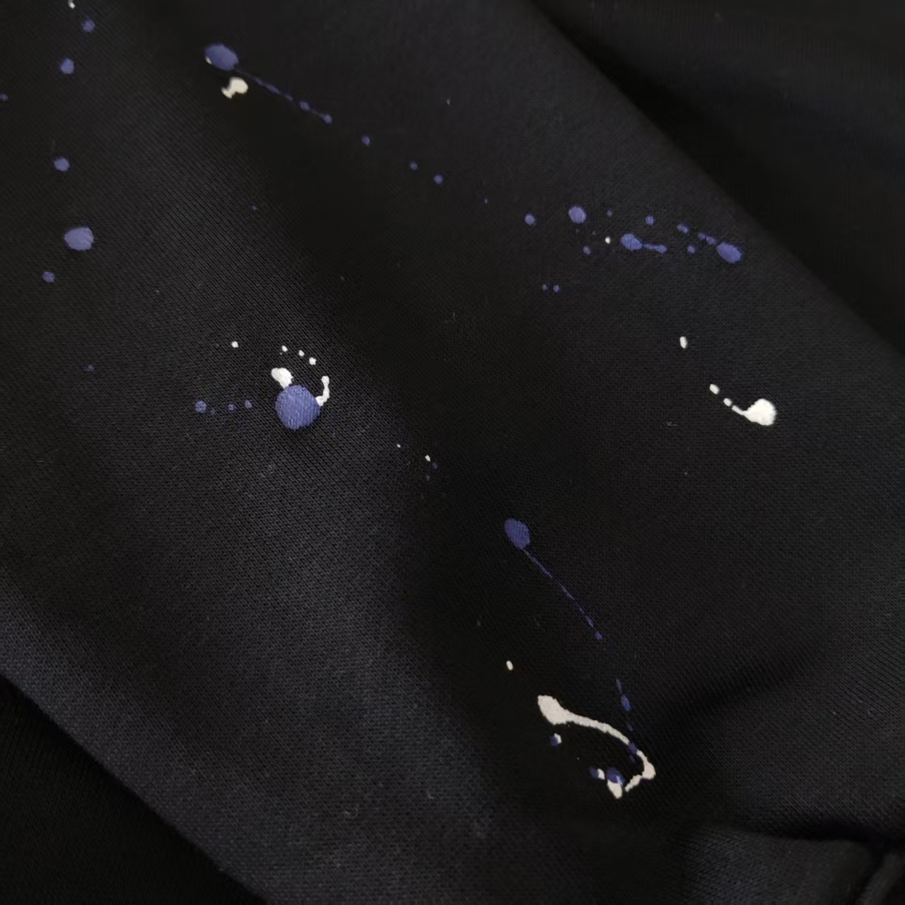 Louis Vuitton/路易 图案手绘工艺情侣款圆领卫衣黑色 白色