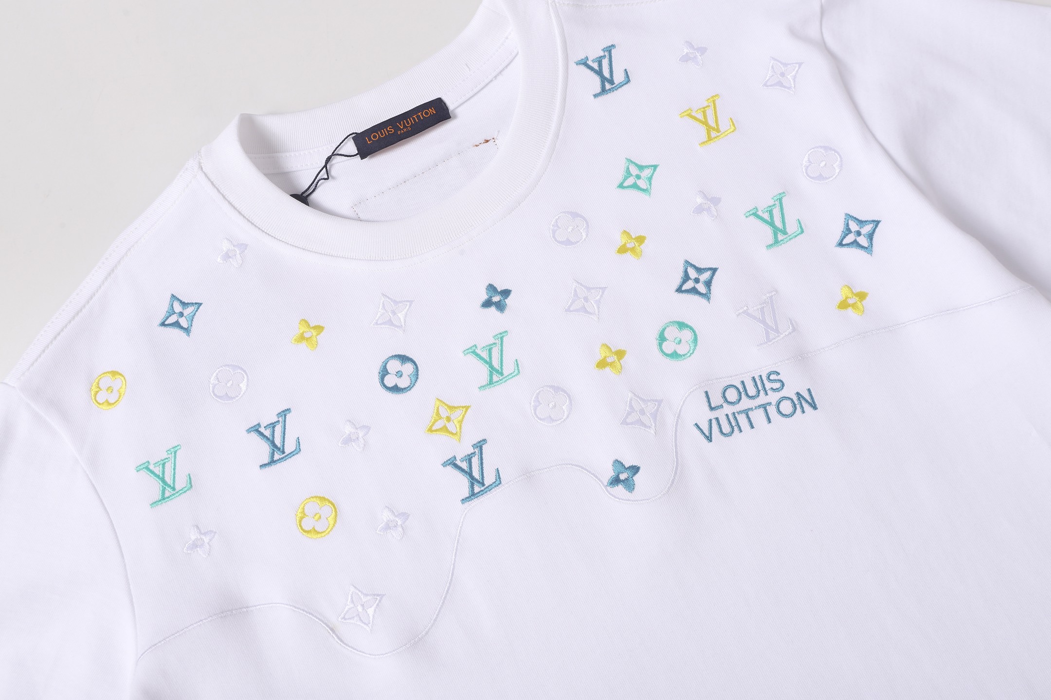 LOUIS VUITTON 路易威登 多彩刺绣老花短袖 黑色 白色-Chinese UA Cheap High Quatity Brand Clothes Bags handbags Sneakers wholesale wholesaler seller from China Factory suppliers Fashion Clothing Shoes best Quality Beautiful Price LOUIS VUITTON 路易威登 多彩刺绣老花短袖 黑色 白色