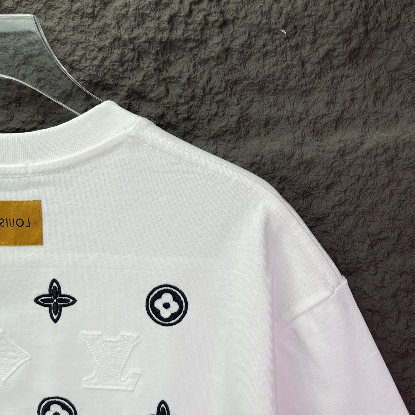 LOUIS VUITTON路易威登 贴布刺绣老花短袖 黑 白-Top High Quatity Cheap Sneakers Fashion Clothing Clothes Bags handbags Shoes of all Brand wholesale With The best Quality And Beautiful Price from China Factory Chinese suppliers wholesaler seller LOUIS VUITTON路易威登 贴布刺绣老花短袖 黑 白