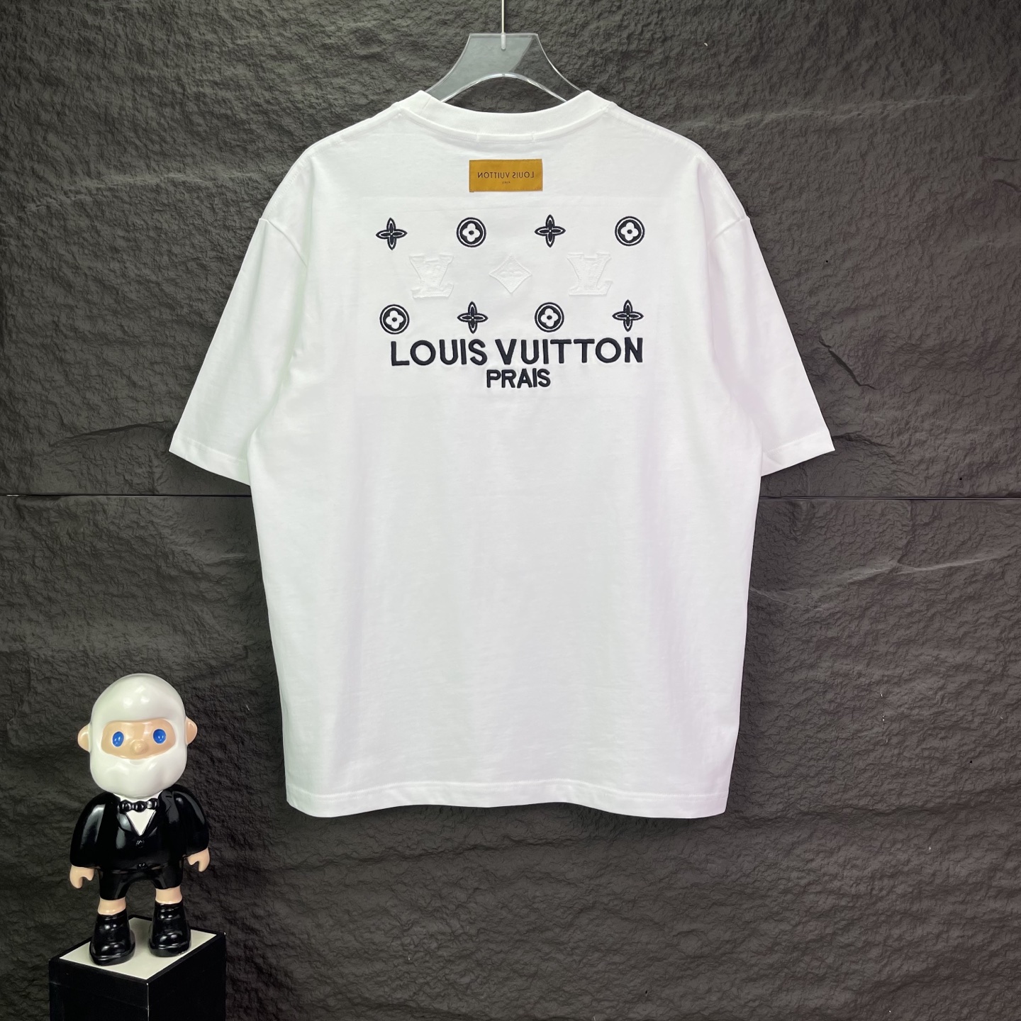 LOUIS VUITTON路易威登 贴布刺绣老花短袖 黑 白-Top High Quatity Cheap Sneakers Fashion Clothing Clothes Bags handbags Shoes of all Brand wholesale With The best Quality And Beautiful Price from China Factory Chinese suppliers wholesaler seller LOUIS VUITTON路易威登 贴布刺绣老花短袖 黑 白