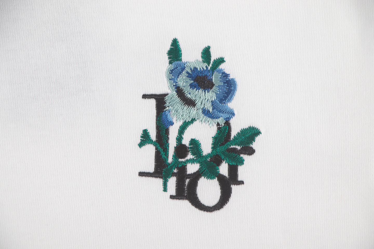 Dior*迪奥蓝色玫瑰刺绣短袖 Dior这款签名短袖 黑白配色 白色 黑色-Top High Quatity Cheap Sneakers Fashion Clothing Clothes Bags handbags Shoes of all Brand wholesale With The best Quality And Beautiful Price from China Factory Chinese suppliers wholesaler seller Dior*迪奥蓝色玫瑰刺绣短袖 Dior这款签名短袖 黑白配色 白色 黑色
