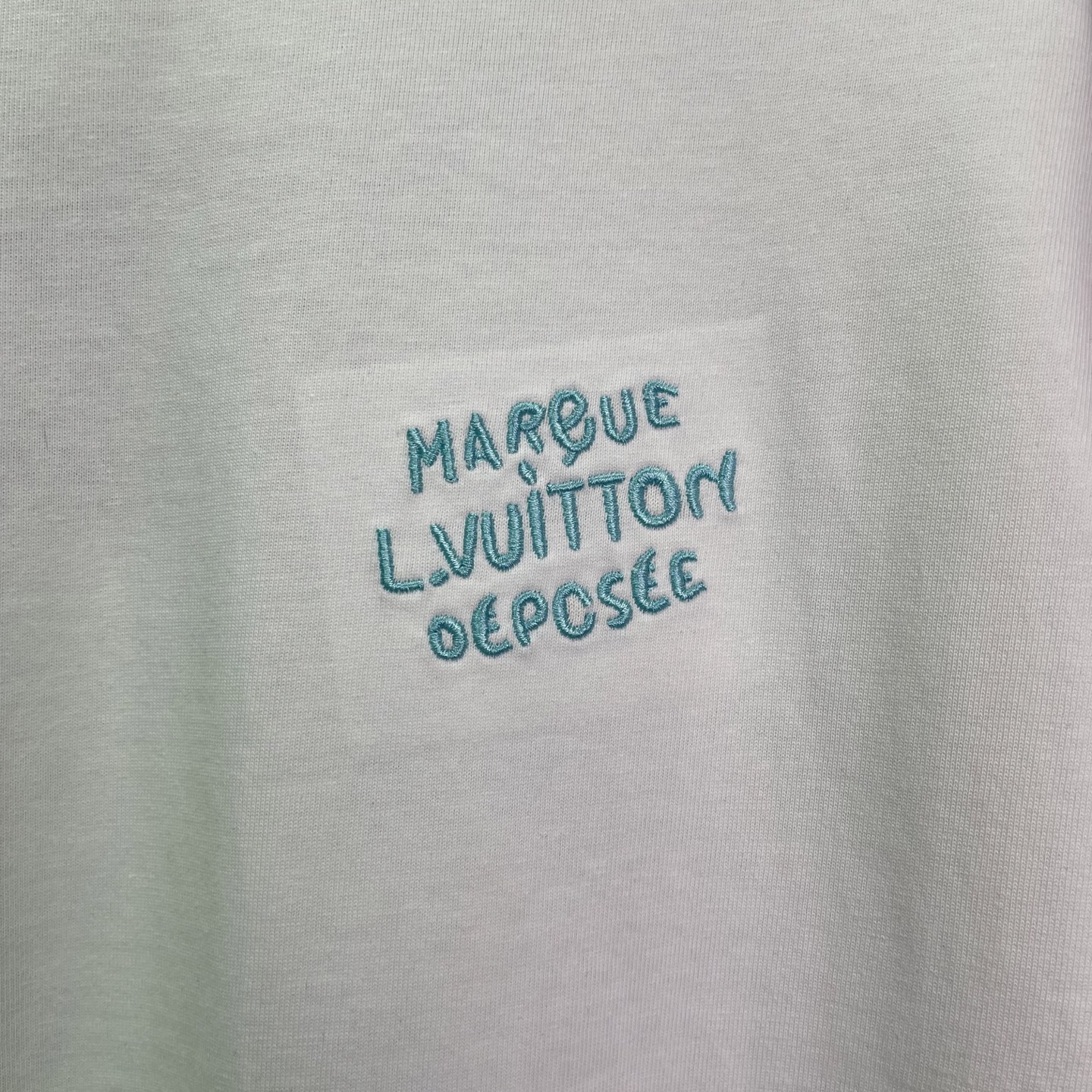 LOUIS VUITTON路易威登 驴家经典编绳刺绣短袖-莆田鞋,莆田鞋货源,高仿鞋,高仿鞋货源,安福档口,莆田高仿鞋,莆田鞋批发,高仿鞋批发,莆田高仿运动鞋,高仿运动鞋,莆田运动鞋 LOUIS VUITTON路易威登 驴家经典编绳刺绣短袖