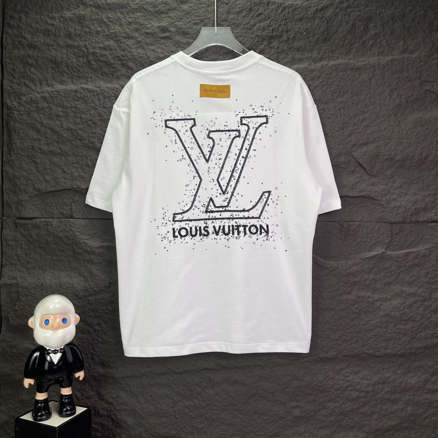 LOUIS VUITTON 路易威登 驴家经典满天星刺绣短袖-莆田鞋,莆田鞋货源,高仿鞋,高仿鞋货源,安福档口,莆田高仿鞋,莆田鞋批发,高仿鞋批发,莆田高仿运动鞋,高仿运动鞋,莆田运动鞋 LOUIS VUITTON 路易威登 驴家经典满天星刺绣短袖