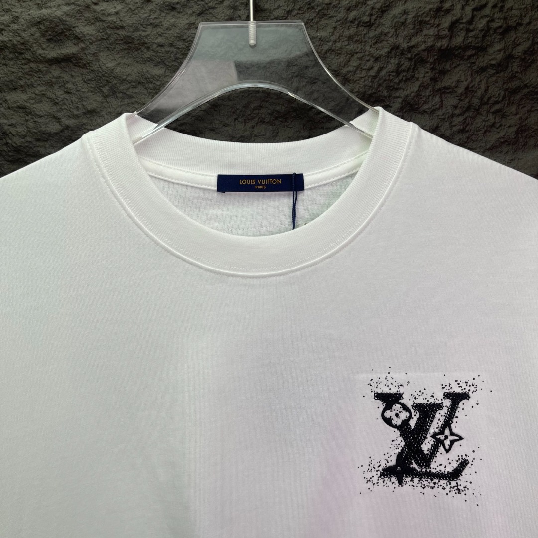 LOUIS VUITTON 路易威登 驴家经典满天星刺绣短袖-莆田鞋,莆田鞋货源,高仿鞋,高仿鞋货源,安福档口,莆田高仿鞋,莆田鞋批发,高仿鞋批发,莆田高仿运动鞋,高仿运动鞋,莆田运动鞋 LOUIS VUITTON 路易威登 驴家经典满天星刺绣短袖