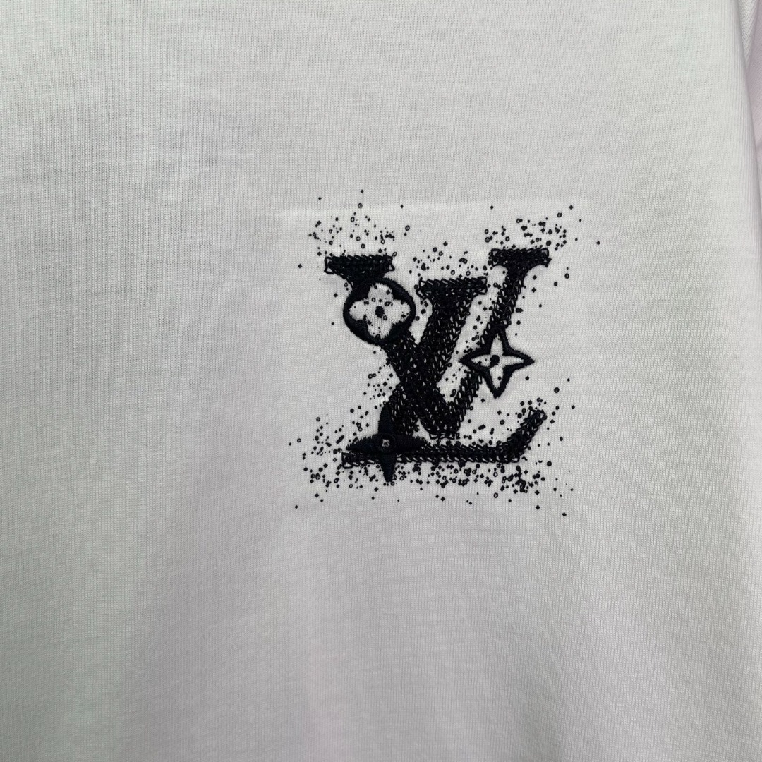 LOUIS VUITTON 路易威登 驴家经典满天星刺绣短袖-莆田鞋,莆田鞋货源,高仿鞋,高仿鞋货源,安福档口,莆田高仿鞋,莆田鞋批发,高仿鞋批发,莆田高仿运动鞋,高仿运动鞋,莆田运动鞋 LOUIS VUITTON 路易威登 驴家经典满天星刺绣短袖