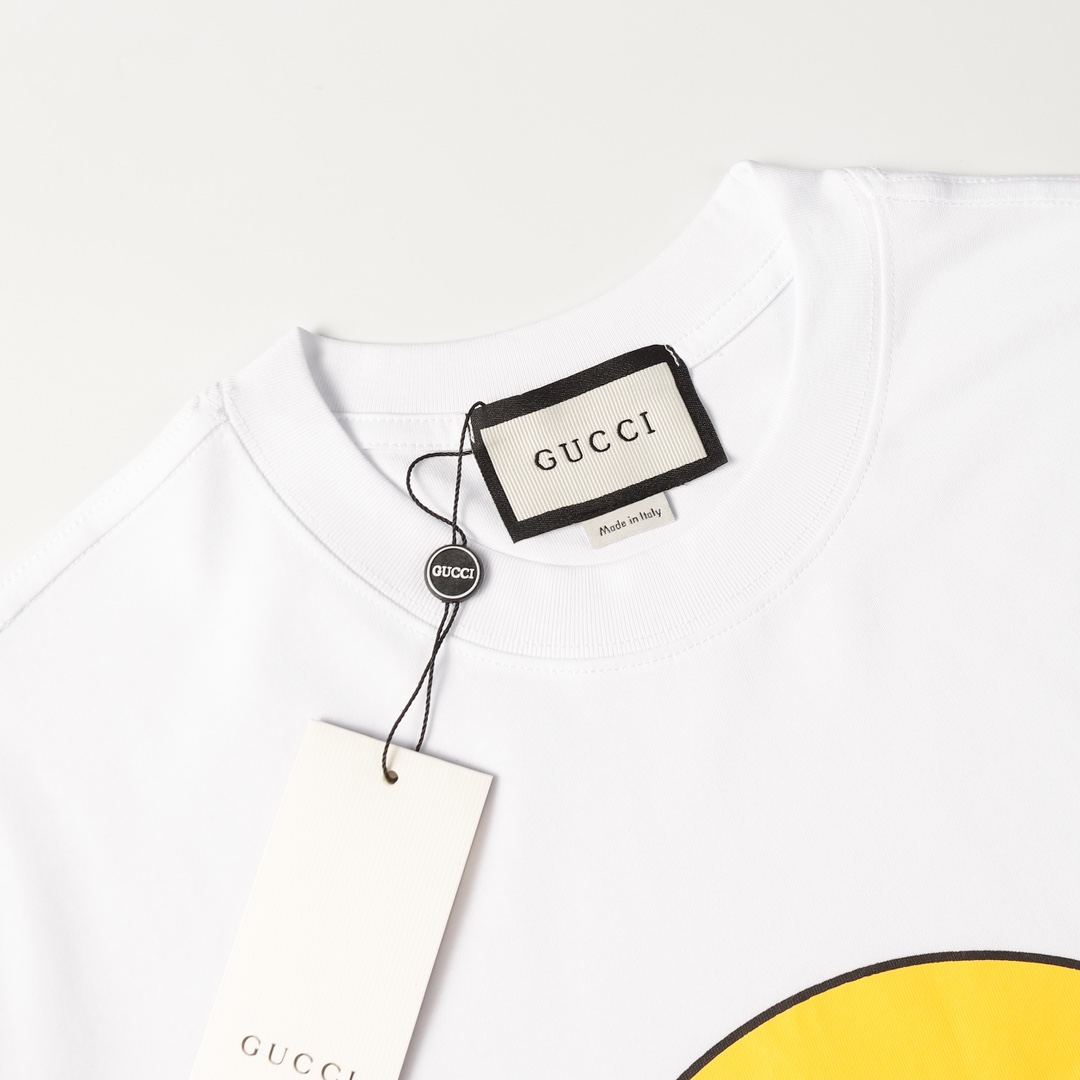 Gucci古驰2024春夏款笑脸印花短袖T恤-Chinese UA Cheap High Quatity Brand Clothes Bags handbags Sneakers wholesale wholesaler seller from China Factory suppliers Fashion Clothing Shoes best Quality Beautiful Price Gucci古驰2024春夏款笑脸印花短袖T恤