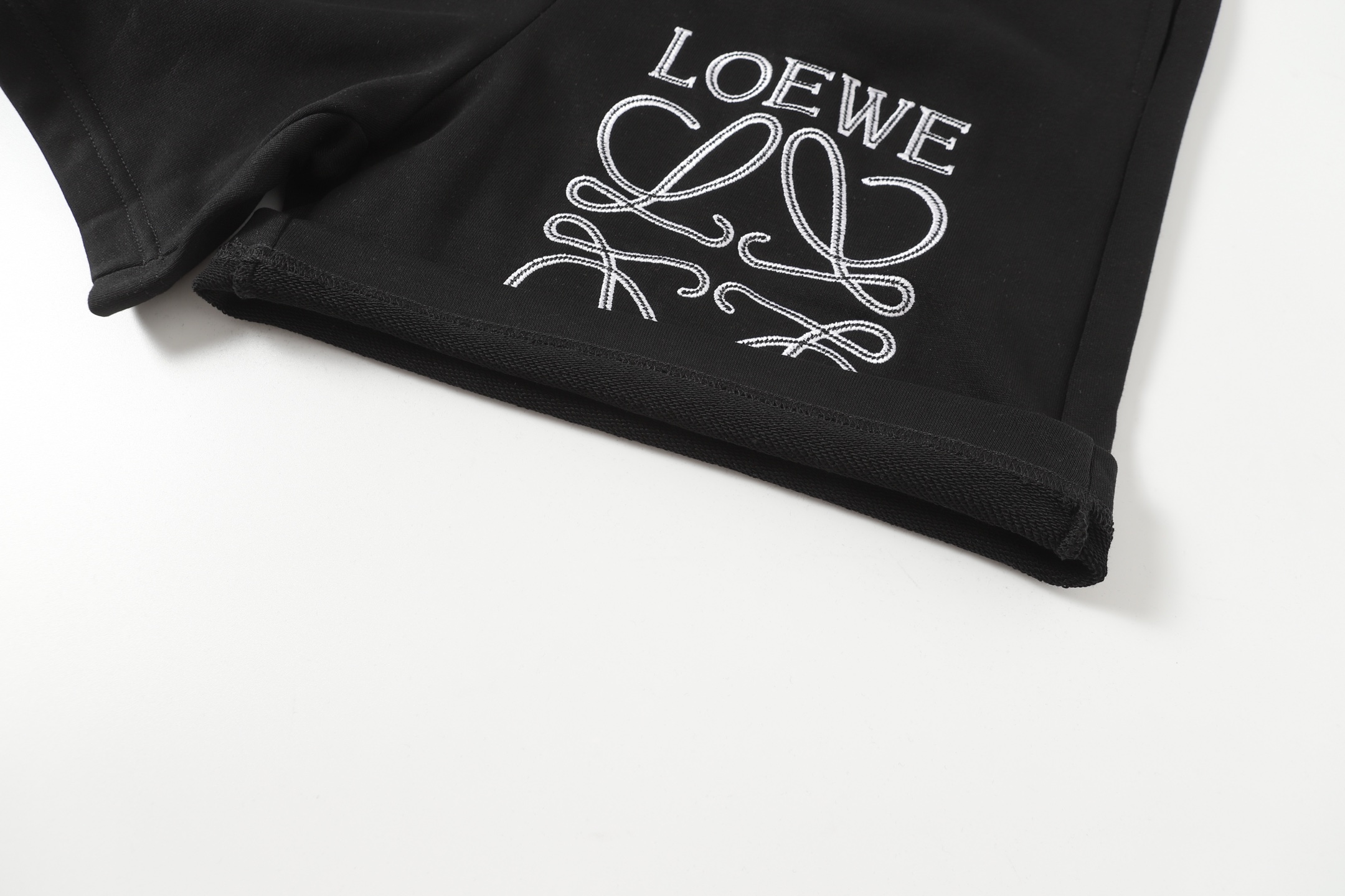 LOEWE 罗意威新款刺绣logo短裤