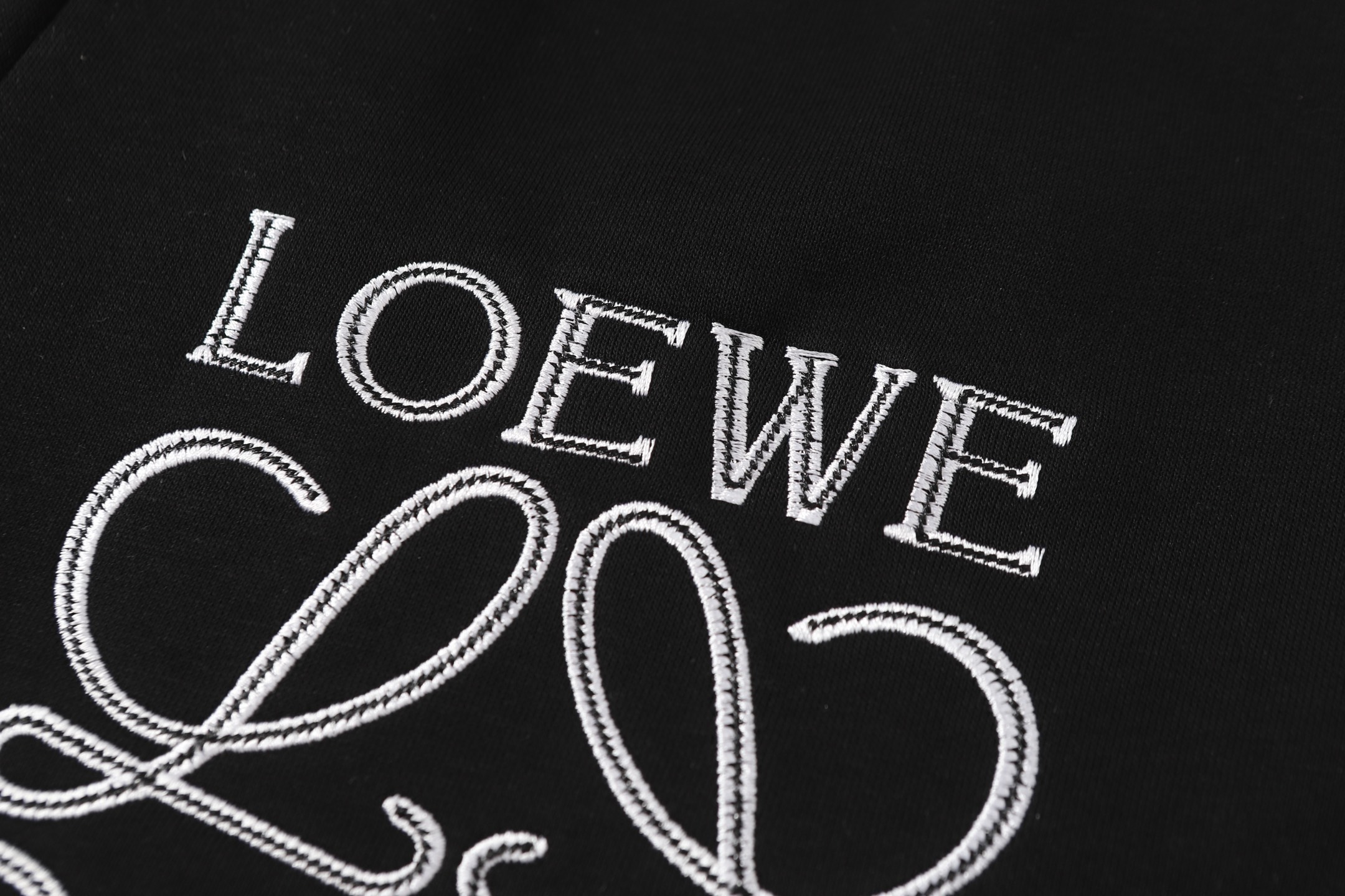 LOEWE 罗意威新款刺绣logo短裤