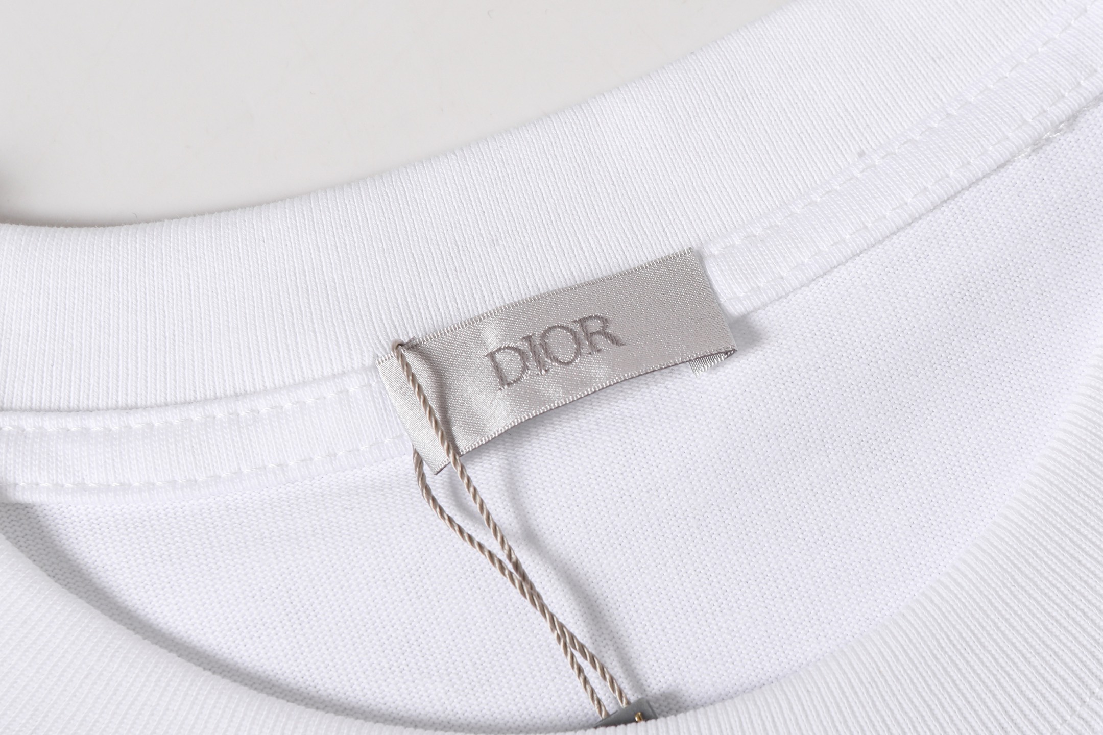 Dior 早春新款 刺绣logo短袖 轻奢主义 白色 黑色-Chinese UA Cheap High Quatity Brand Clothes Bags handbags Sneakers wholesale wholesaler seller from China Factory suppliers Fashion Clothing Shoes best Quality Beautiful Price Dior 早春新款 刺绣logo短袖 轻奢主义 白色 黑色
