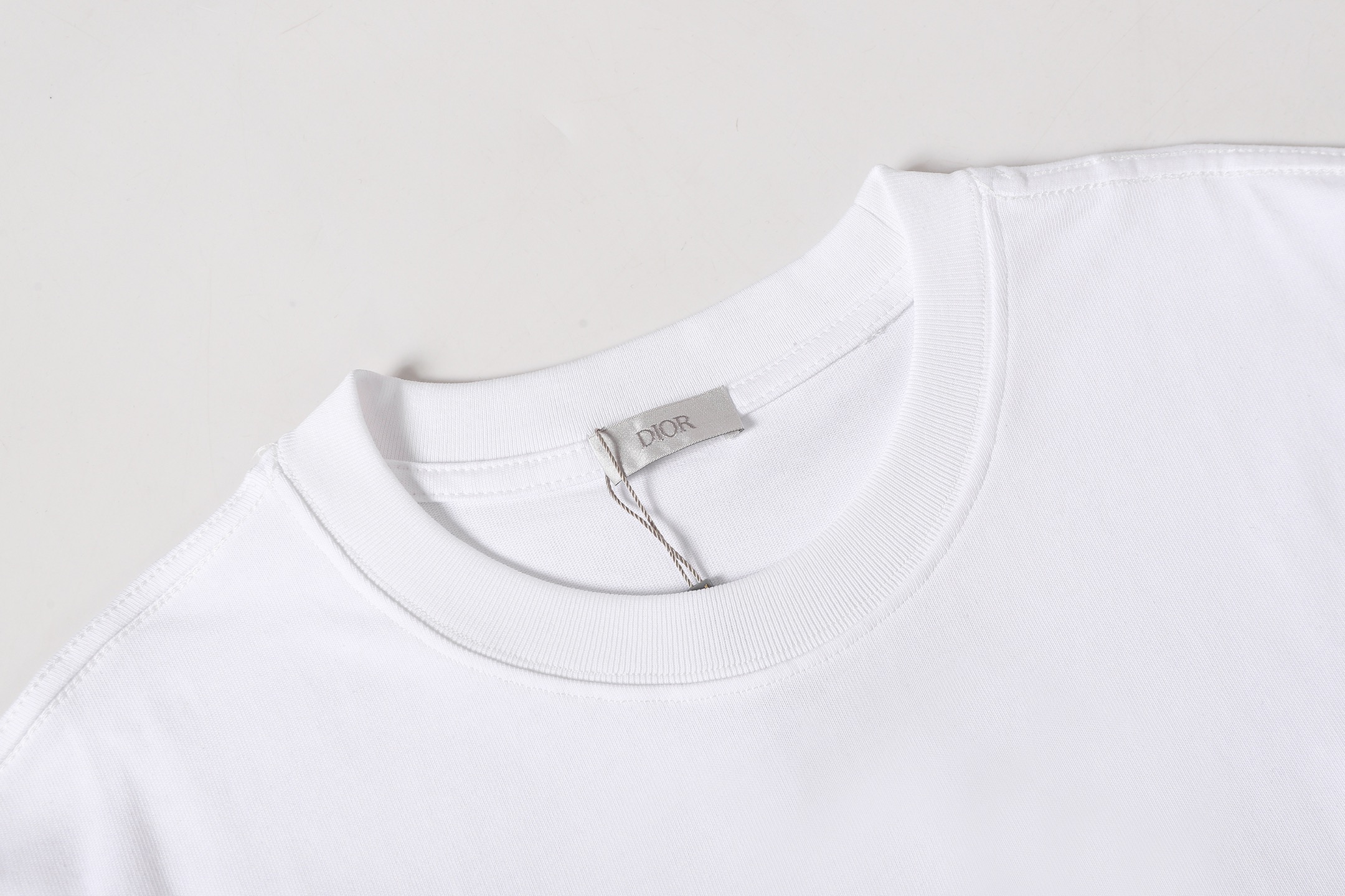 Dior 早春新款 刺绣logo短袖 轻奢主义 白色 黑色-Chinese UA Cheap High Quatity Brand Clothes Bags handbags Sneakers wholesale wholesaler seller from China Factory suppliers Fashion Clothing Shoes best Quality Beautiful Price Dior 早春新款 刺绣logo短袖 轻奢主义 白色 黑色
