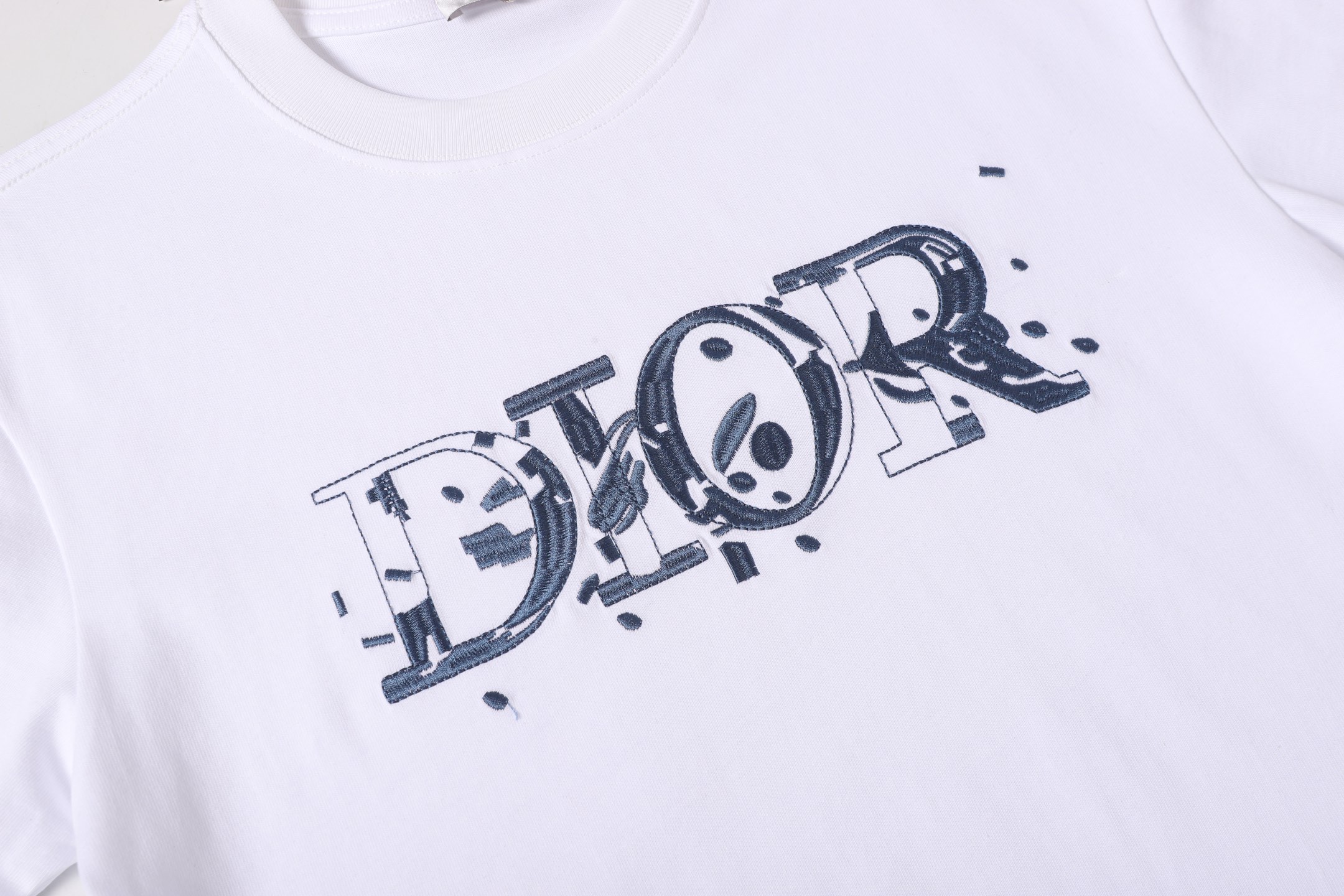 Dior迪奥 进口机器高精密字母 树叶logo 刺绣短袖 高品质320克圆领短袖T恤 Dior迪奥 进口机器高精密字母 树叶logo 刺绣短袖 高品质320克圆领短袖T恤