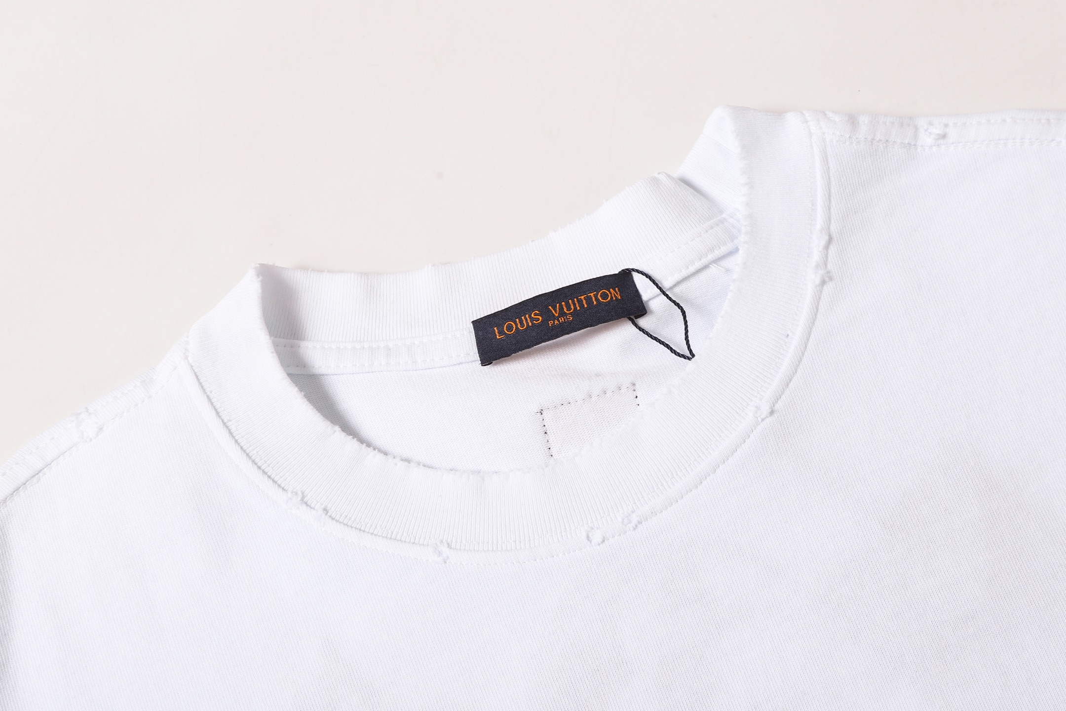 LOUIS VUITTON/路易威登 早春新款 刺绣LV字母短袖 黑色/白色-Top High Quatity Cheap Sneakers Fashion Clothing Clothes Bags handbags Shoes of all Brand wholesale With The best Quality And Beautiful Price from China Factory Chinese suppliers wholesaler seller LOUIS VUITTON/路易威登 早春新款 刺绣LV字母短袖 黑色/白色