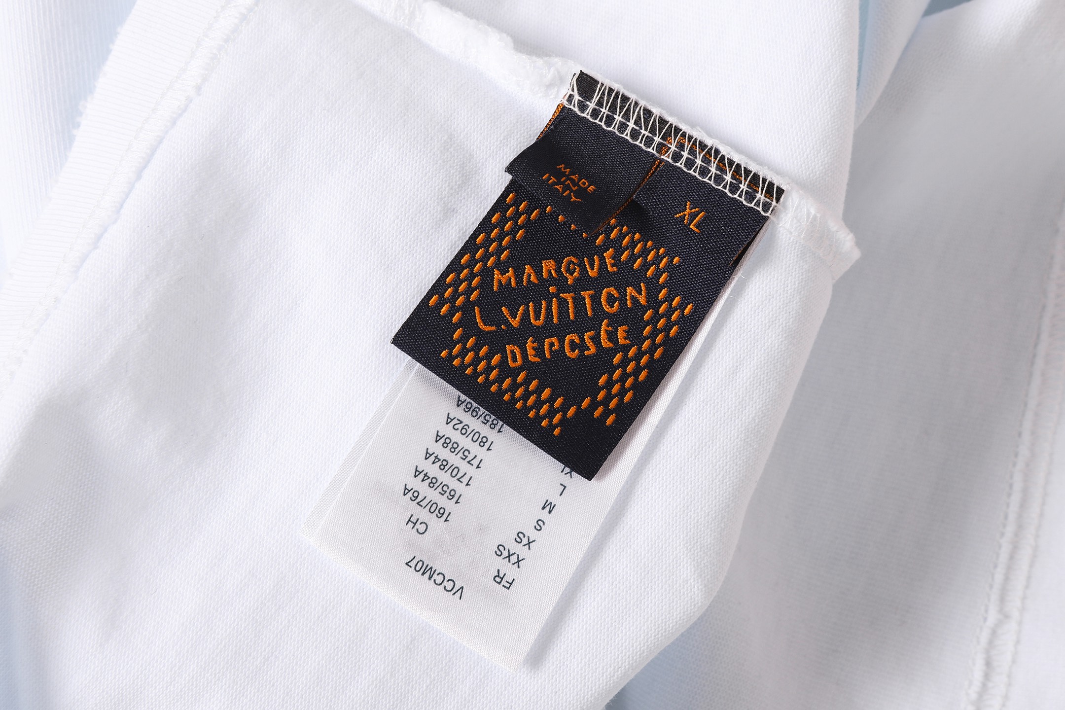 LOUIS VUITTON/路易威登 早春新款 刺绣LV字母短袖 黑色/白色-Top High Quatity Cheap Sneakers Fashion Clothing Clothes Bags handbags Shoes of all Brand wholesale With The best Quality And Beautiful Price from China Factory Chinese suppliers wholesaler seller LOUIS VUITTON/路易威登 早春新款 刺绣LV字母短袖 黑色/白色