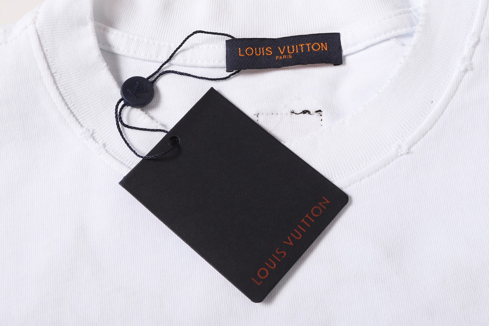 LOUIS VUITTON/路易威登 早春新款 刺绣LV字母短袖 黑色/白色-Top High Quatity Cheap Sneakers Fashion Clothing Clothes Bags handbags Shoes of all Brand wholesale With The best Quality And Beautiful Price from China Factory Chinese suppliers wholesaler seller LOUIS VUITTON/路易威登 早春新款 刺绣LV字母短袖 黑色/白色