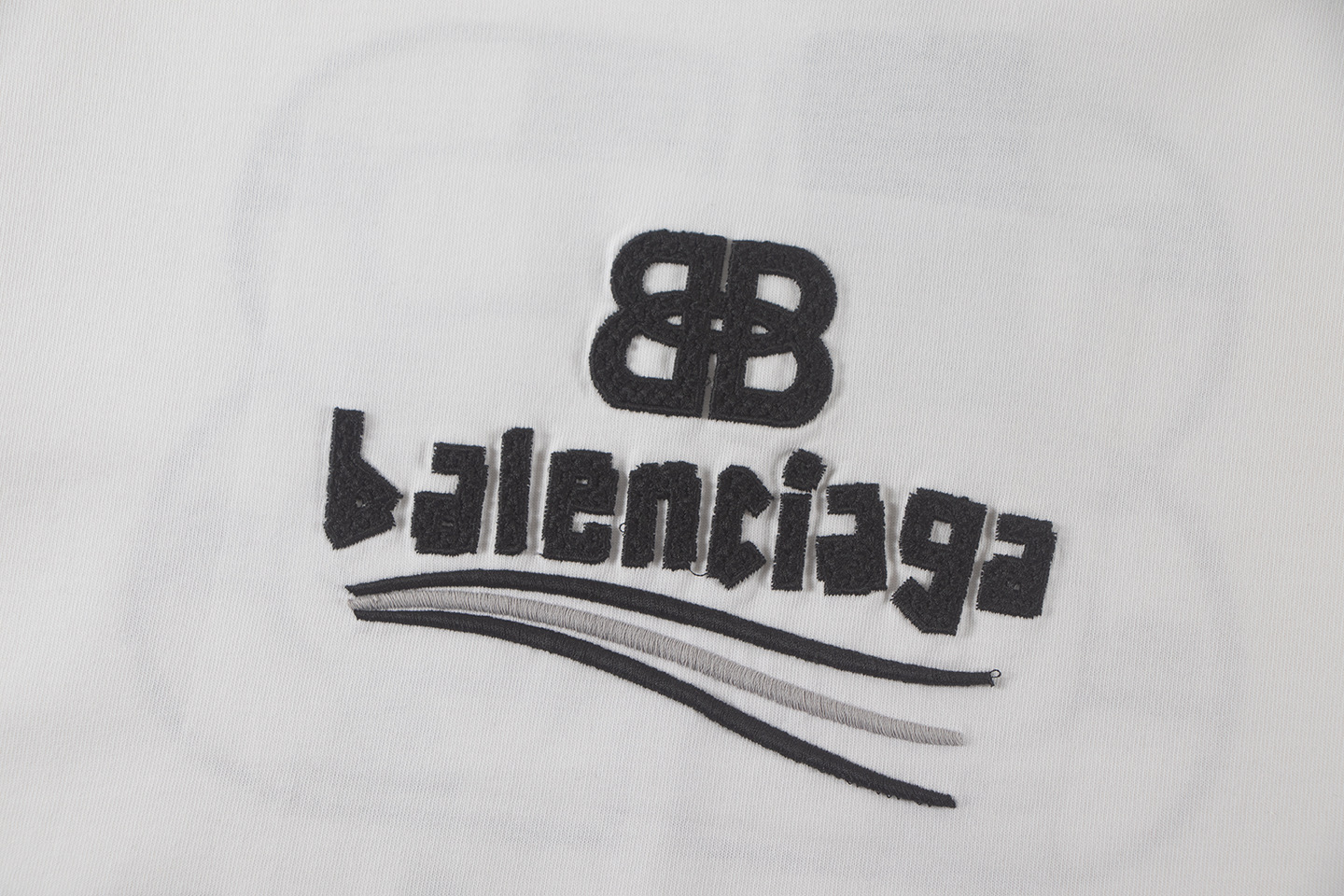 BALENClAGA/巴黎世家 黑白LOGO刺绣短袖 黑色 白色-莆田鞋,莆田鞋货源,高仿鞋,高仿鞋货源,安福档口,莆田高仿鞋,莆田鞋批发,高仿鞋批发,莆田高仿运动鞋,高仿运动鞋,莆田运动鞋 BALENClAGA/巴黎世家 黑白LOGO刺绣短袖 黑色 白色