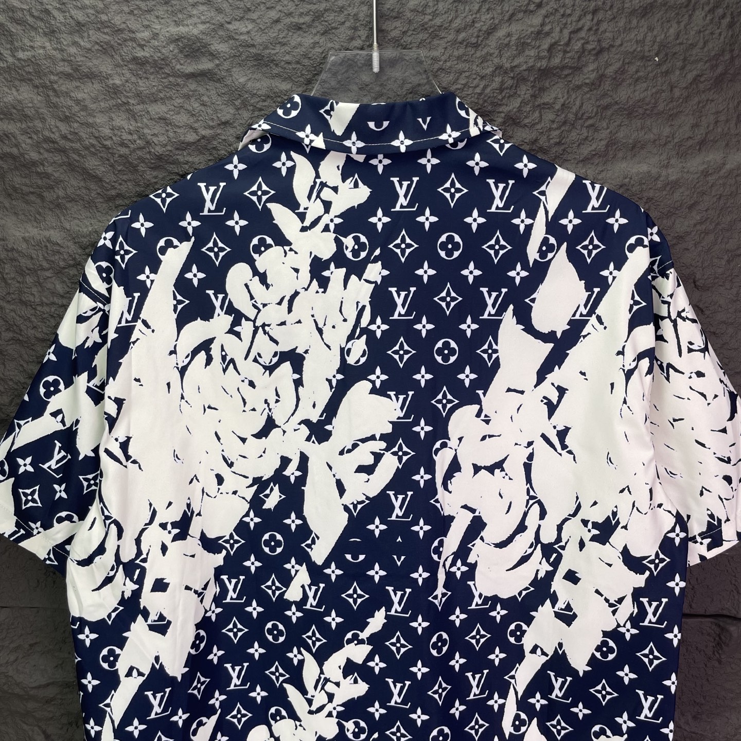 LOUIS VUITTON/路易威登 玫瑰老花衬衫-Top High Quatity Cheap Sneakers Fashion Clothing Clothes Bags handbags Shoes of all Brand wholesale With The best Quality And Beautiful Price from China Factory Chinese suppliers wholesaler seller LOUIS VUITTON/路易威登 玫瑰老花衬衫