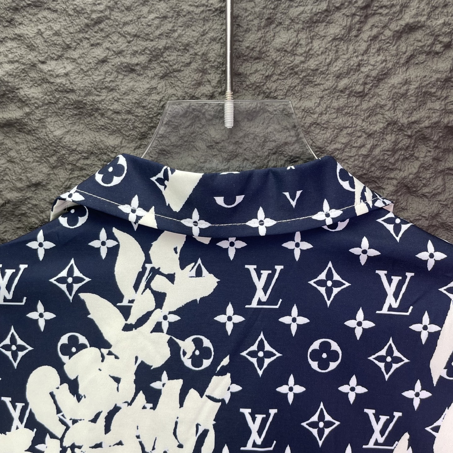 LOUIS VUITTON/路易威登 玫瑰老花衬衫-Top High Quatity Cheap Sneakers Fashion Clothing Clothes Bags handbags Shoes of all Brand wholesale With The best Quality And Beautiful Price from China Factory Chinese suppliers wholesaler seller LOUIS VUITTON/路易威登 玫瑰老花衬衫