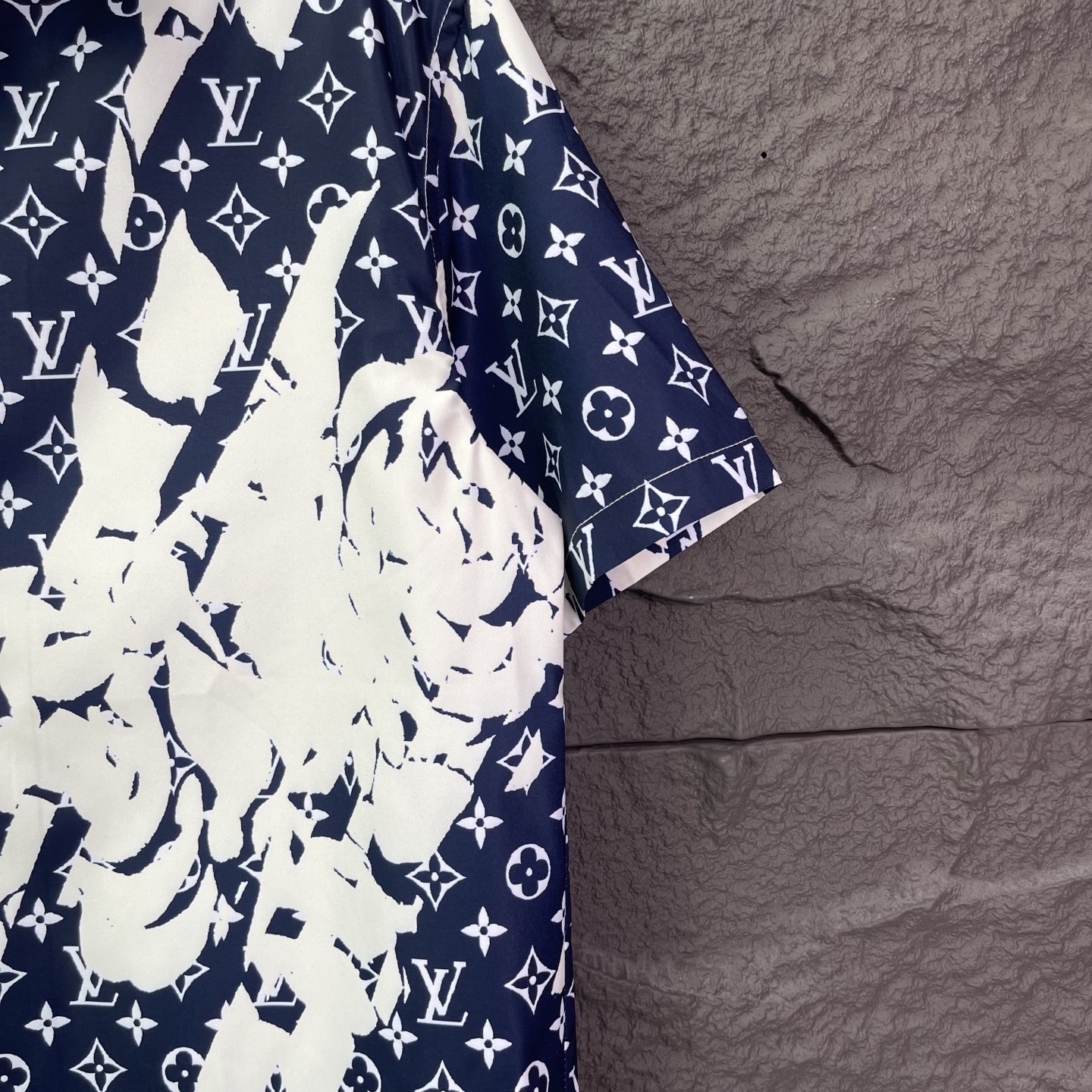 LOUIS VUITTON/路易威登 玫瑰老花衬衫-Top High Quatity Cheap Sneakers Fashion Clothing Clothes Bags handbags Shoes of all Brand wholesale With The best Quality And Beautiful Price from China Factory Chinese suppliers wholesaler seller LOUIS VUITTON/路易威登 玫瑰老花衬衫