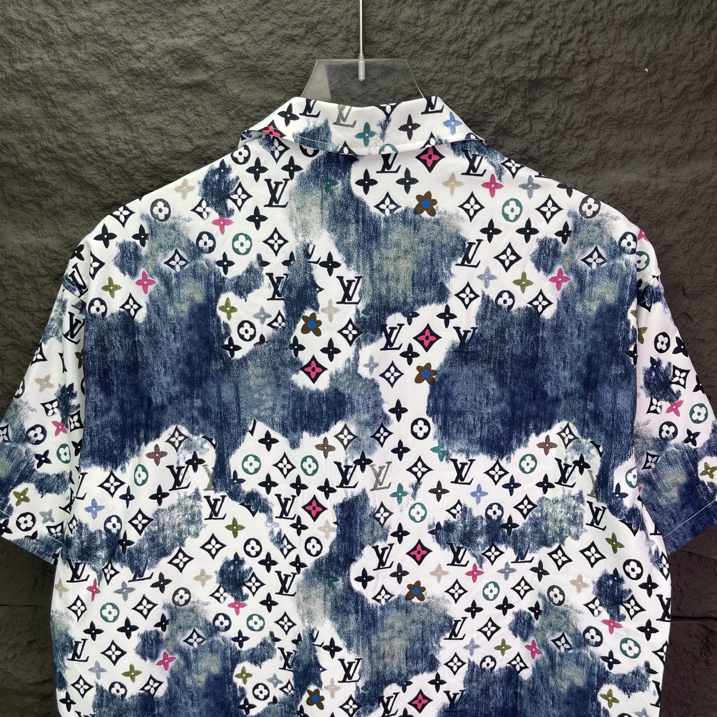 LOUIS VUITTON 路易威登 水墨渐变彩印衬衫-Top High Quatity Cheap Sneakers Fashion Clothing Clothes Bags handbags Shoes of all Brand wholesale With The best Quality And Beautiful Price from China Factory Chinese suppliers wholesaler seller LOUIS VUITTON 路易威登 水墨渐变彩印衬衫
