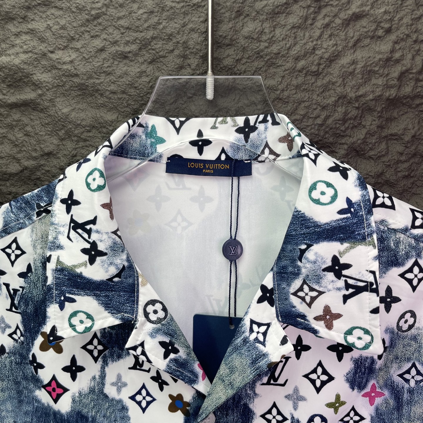 LOUIS VUITTON 路易威登 水墨渐变彩印衬衫-Top High Quatity Cheap Sneakers Fashion Clothing Clothes Bags handbags Shoes of all Brand wholesale With The best Quality And Beautiful Price from China Factory Chinese suppliers wholesaler seller LOUIS VUITTON 路易威登 水墨渐变彩印衬衫