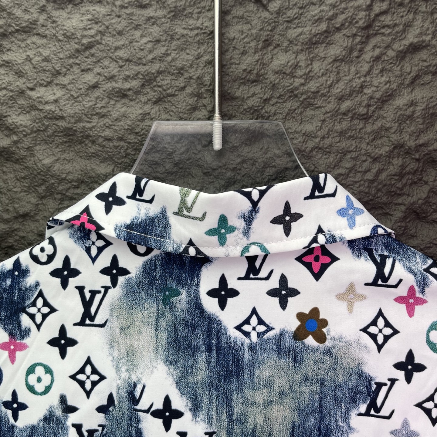 LOUIS VUITTON 路易威登 水墨渐变彩印衬衫-Top High Quatity Cheap Sneakers Fashion Clothing Clothes Bags handbags Shoes of all Brand wholesale With The best Quality And Beautiful Price from China Factory Chinese suppliers wholesaler seller LOUIS VUITTON 路易威登 水墨渐变彩印衬衫
