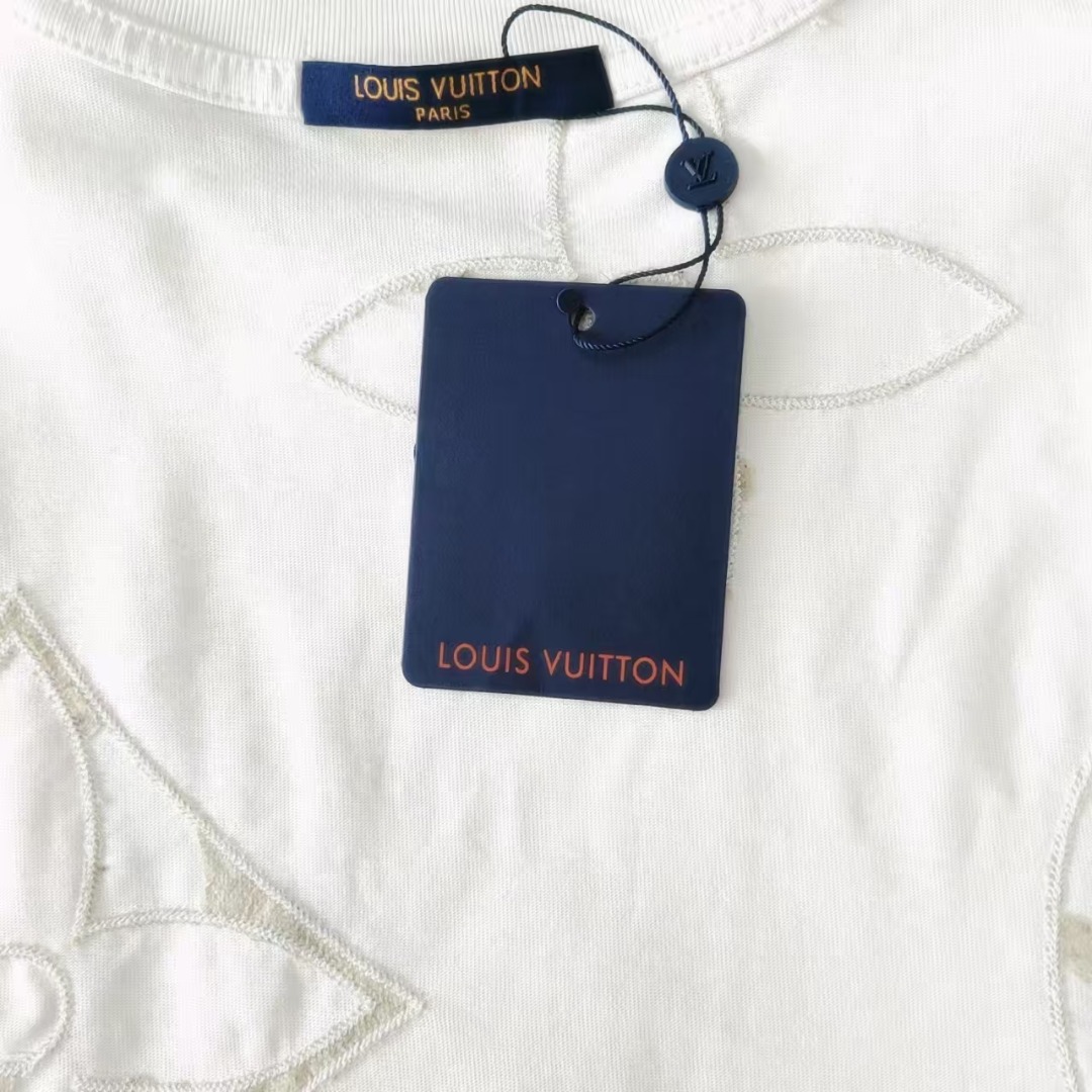 实拍细节图 Louis Vuitton/路易威登 重工刺绣logo高克重短袖 黑色 白色-Top High Quatity Cheap Sneakers Fashion Clothing Clothes Bags handbags Shoes of all Brand wholesale With The best Quality And Beautiful Price from China Factory Chinese suppliers wholesaler seller 实拍细节图 Louis Vuitton/路易威登 重工刺绣logo高克重短袖 黑色 白色