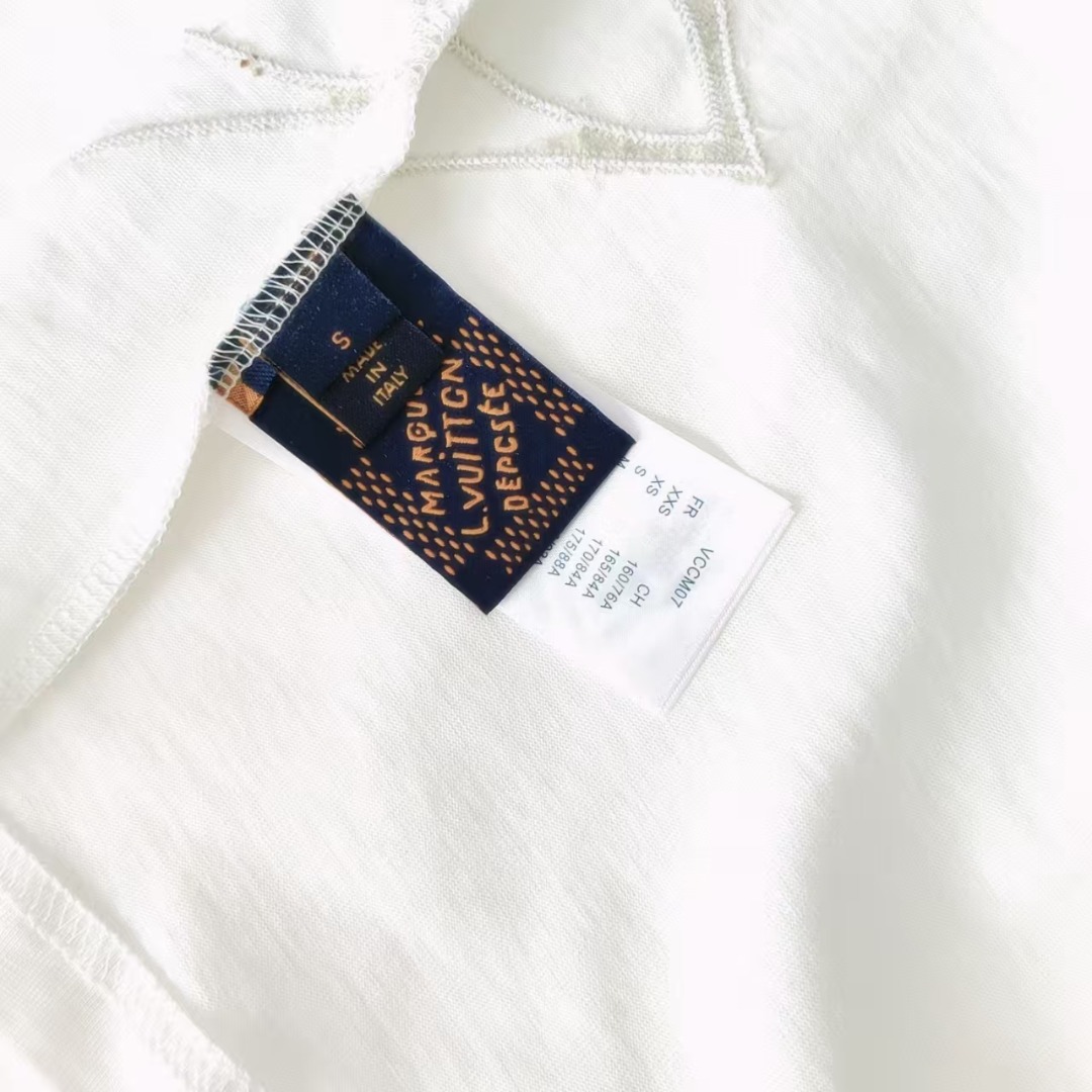 实拍细节图 Louis Vuitton/路易威登 重工刺绣logo高克重短袖 黑色 白色-Top High Quatity Cheap Sneakers Fashion Clothing Clothes Bags handbags Shoes of all Brand wholesale With The best Quality And Beautiful Price from China Factory Chinese suppliers wholesaler seller 实拍细节图 Louis Vuitton/路易威登 重工刺绣logo高克重短袖 黑色 白色