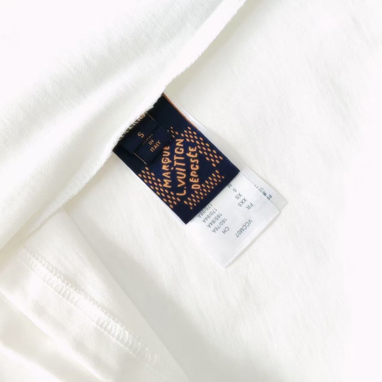 实拍细节图 Louis Vuitton/路易威登 重工logo刺绣高克重短袖 黑色 白色-Top High Quatity Cheap Sneakers Fashion Clothing Clothes Bags handbags Shoes of all Brand wholesale With The best Quality And Beautiful Price from China Factory Chinese suppliers wholesaler seller 实拍细节图 Louis Vuitton/路易威登 重工logo刺绣高克重短袖 黑色 白色
