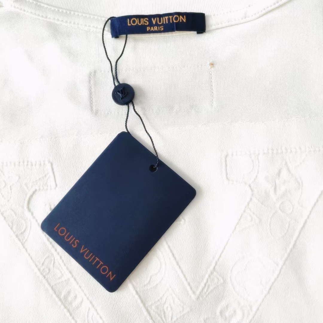 实拍细节图 Louis Vuitton/路易威登 重工logo刺绣高克重短袖 黑色 白色-Top High Quatity Cheap Sneakers Fashion Clothing Clothes Bags handbags Shoes of all Brand wholesale With The best Quality And Beautiful Price from China Factory Chinese suppliers wholesaler seller 实拍细节图 Louis Vuitton/路易威登 重工logo刺绣高克重短袖 黑色 白色