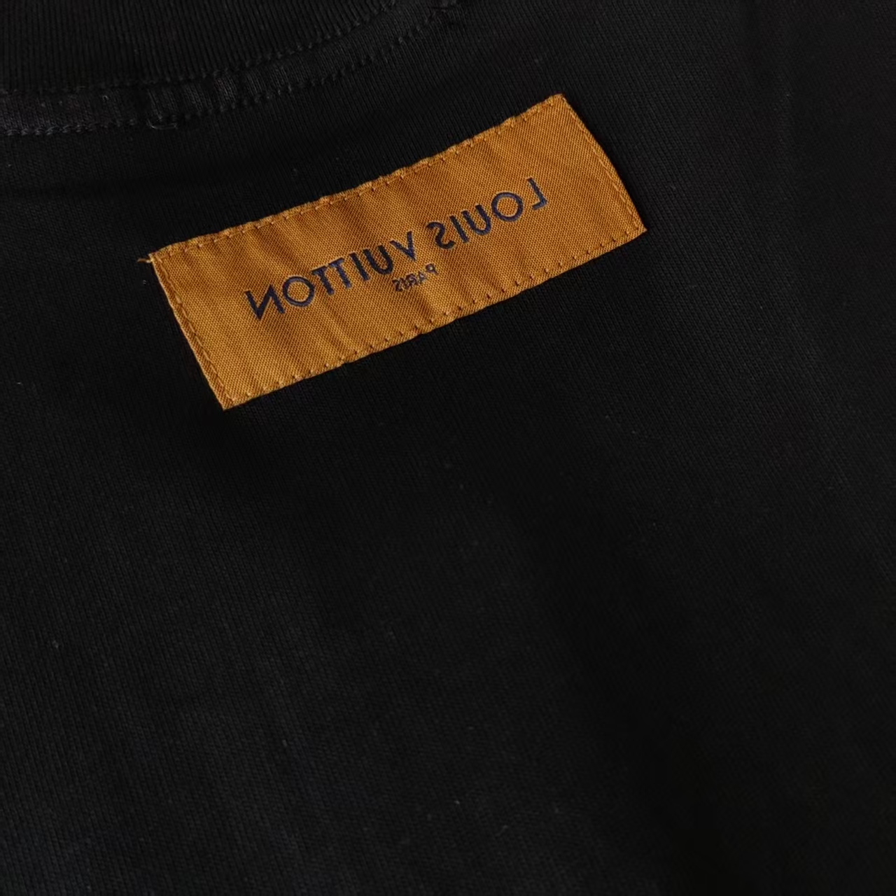 Vuitton/路易威登 立体凹凸压印压花短袖