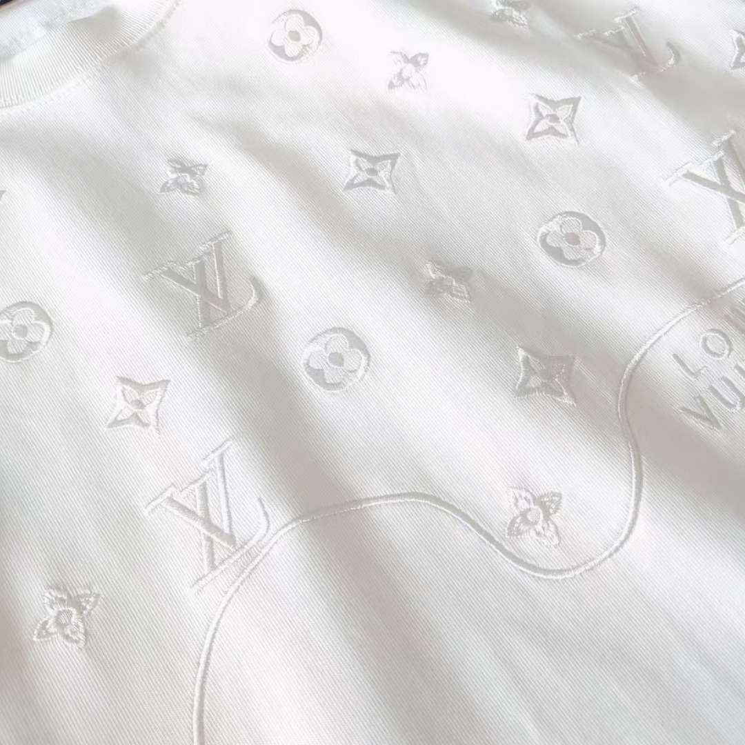 Vuitton/路易威登 重工刺绣logo高克重短袖-莆田鞋,莆田鞋货源,高仿鞋,高仿鞋货源,安福档口,莆田高仿鞋,莆田鞋批发,高仿鞋批发,莆田高仿运动鞋,高仿运动鞋,莆田运动鞋 Vuitton/路易威登 重工刺绣logo高克重短袖