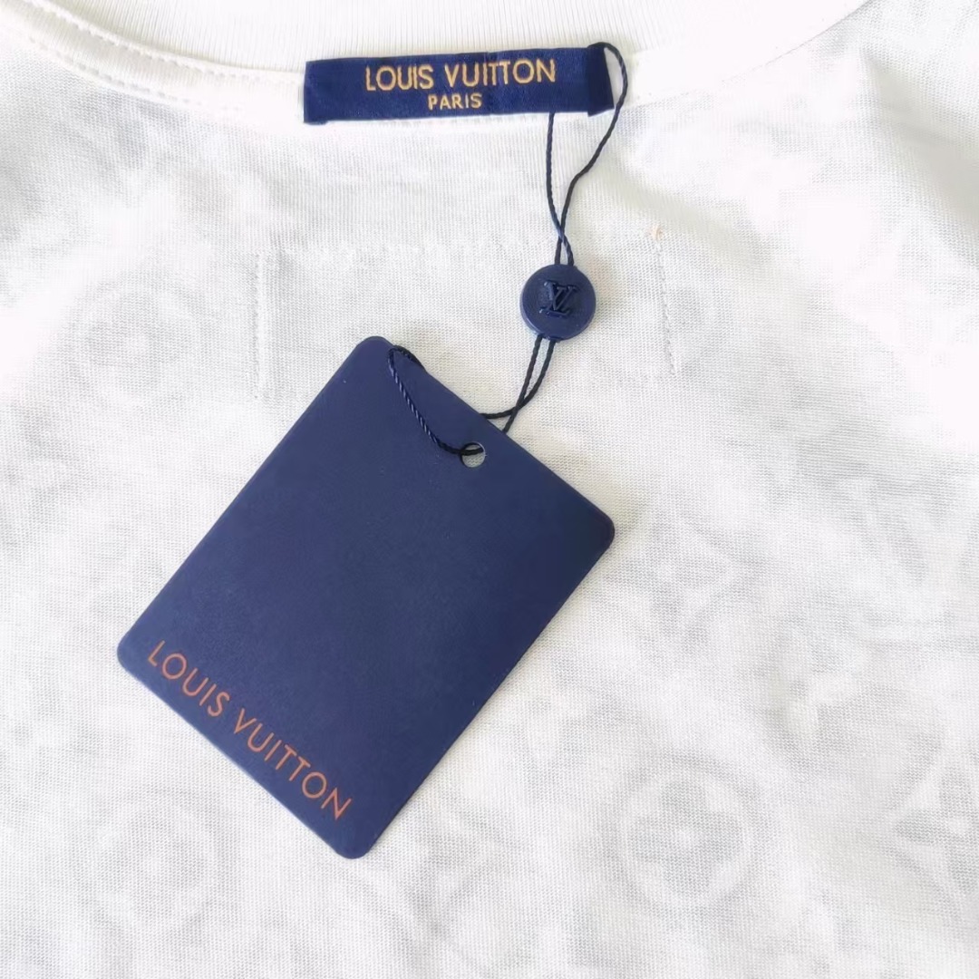 LouisVuitto/路易威登 满印logo短袖 黑色 白色-Chinese UA Cheap High Quatity Brand Clothes Bags handbags Sneakers wholesale wholesaler seller from China Factory suppliers Fashion Clothing Shoes best Quality Beautiful Price LouisVuitto/路易威登 满印logo短袖 黑色 白色