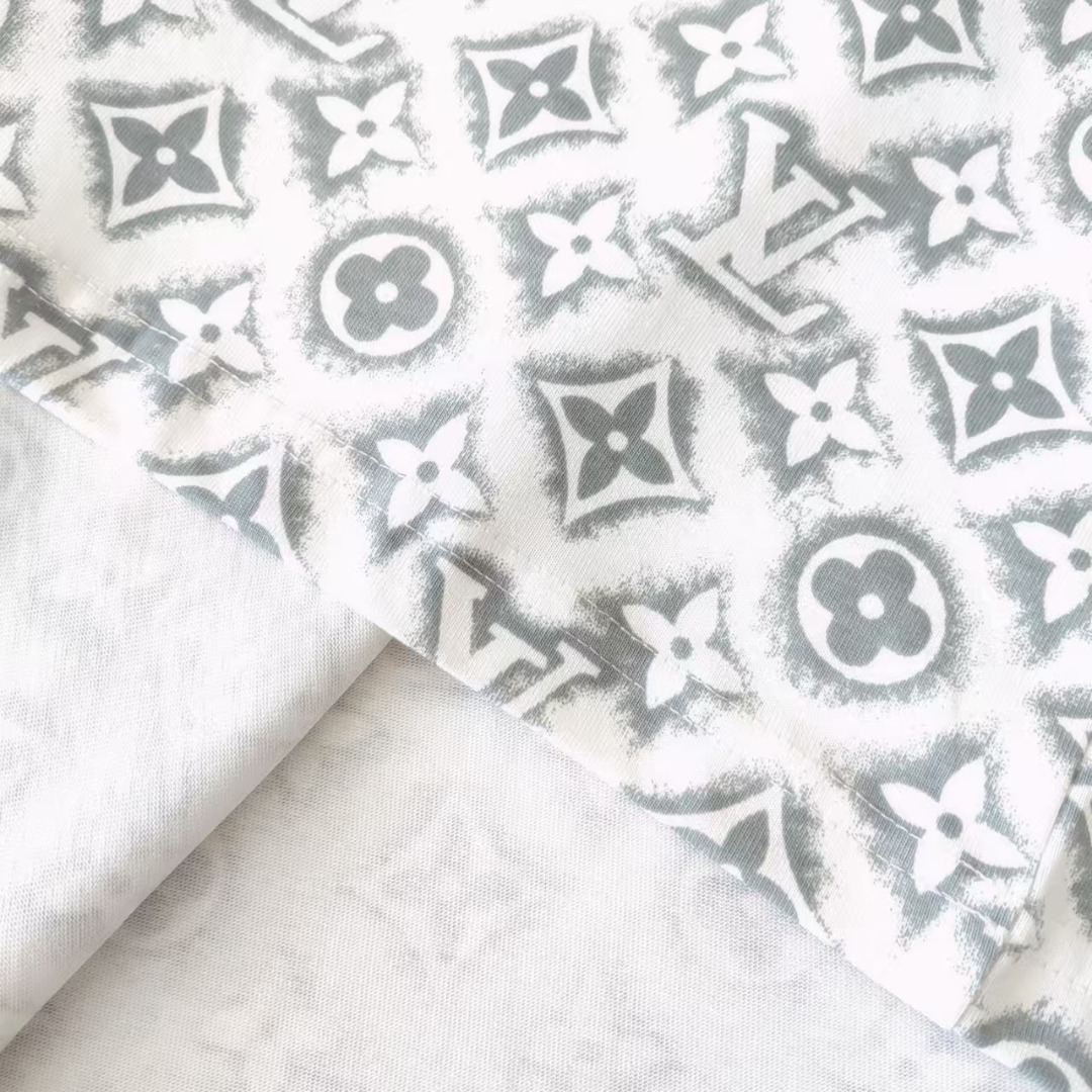 LouisVuitto/路易威登 满印logo短袖 黑色 白色-Chinese UA Cheap High Quatity Brand Clothes Bags handbags Sneakers wholesale wholesaler seller from China Factory suppliers Fashion Clothing Shoes best Quality Beautiful Price LouisVuitto/路易威登 满印logo短袖 黑色 白色
